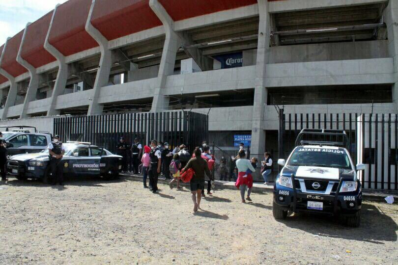  Mil 890 migrantes duermen en el Estadio Corregidora