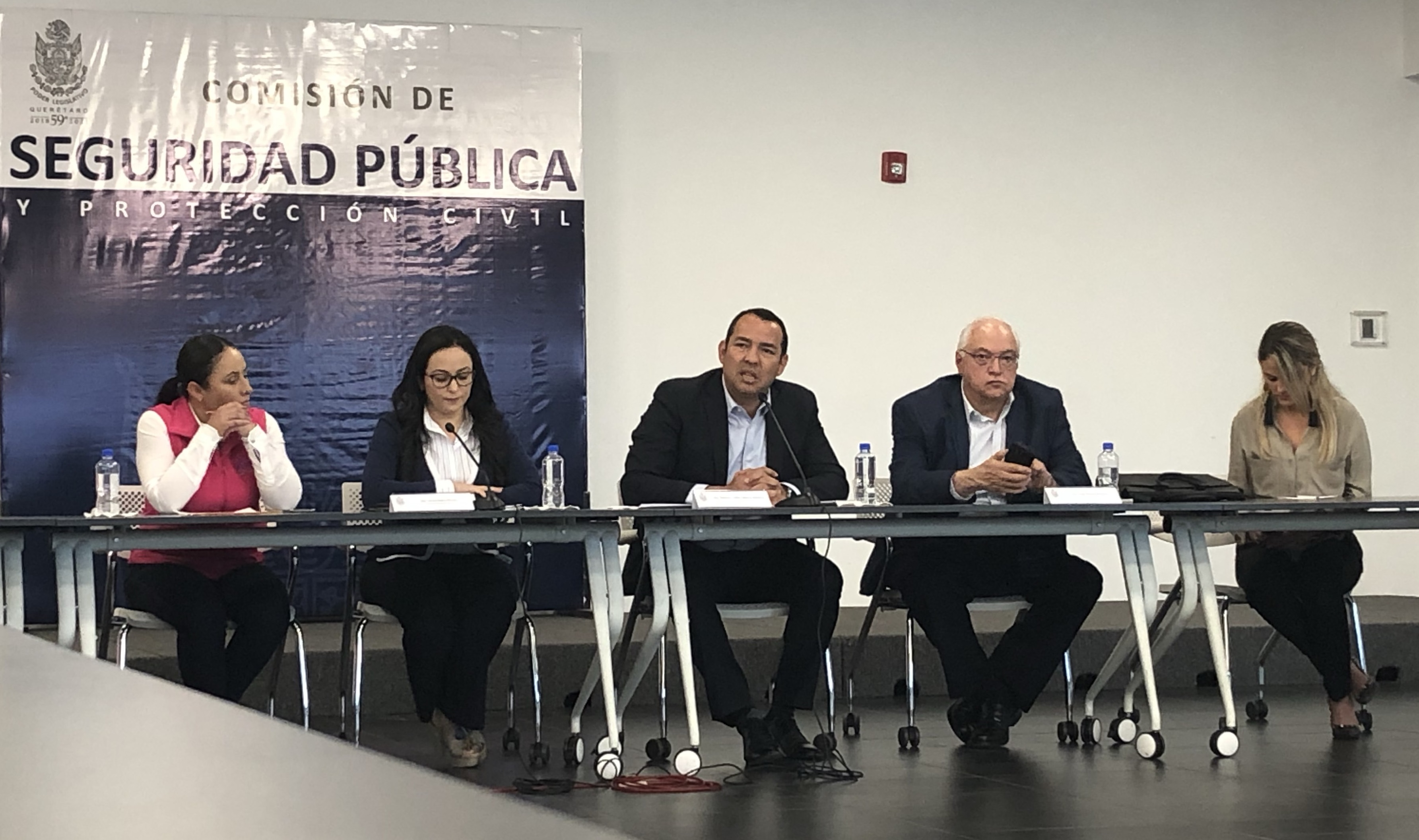  Diputados aprueban en comisión garantizar provisiones a bomberos de Querétaro