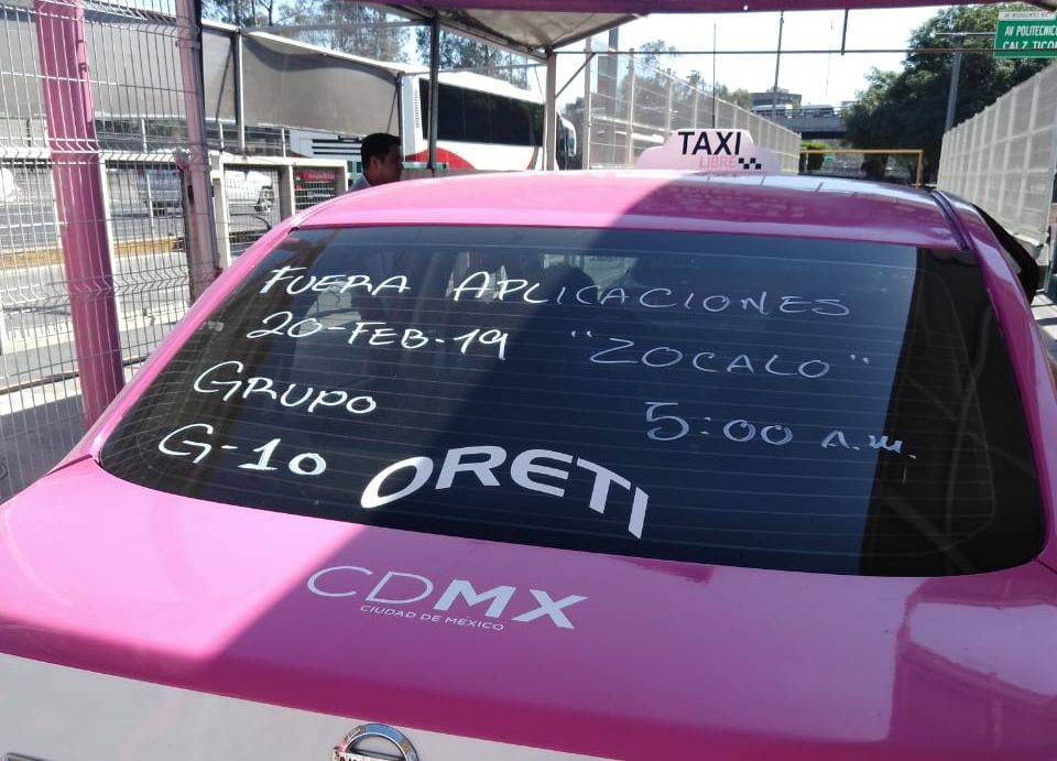  Taxistas de la CdMx se manifiestan contra Uber y Cabify
