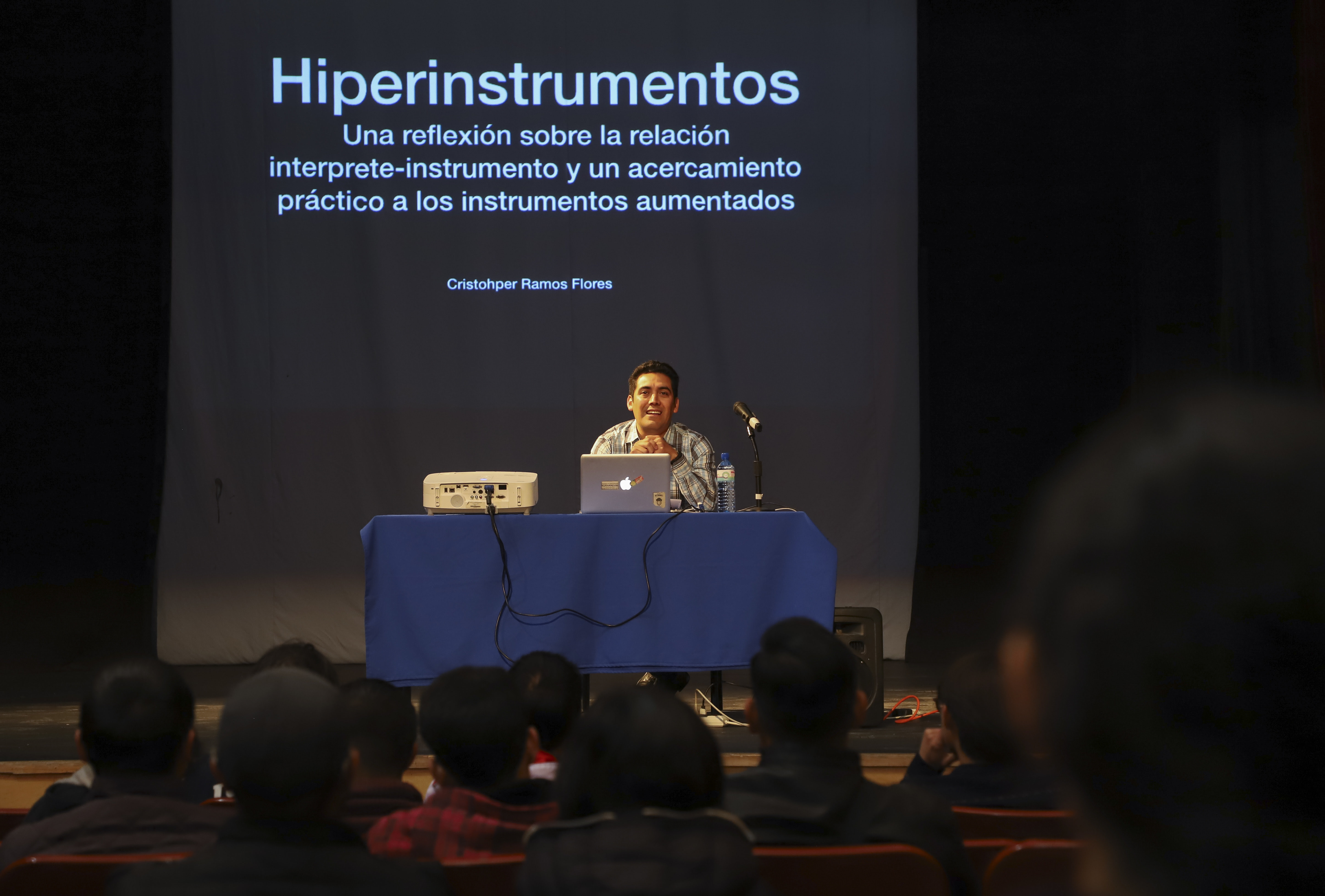  Imparten cátedra de “hiperinstrumentos” en Facultad de Bellas Artes de la UAQ