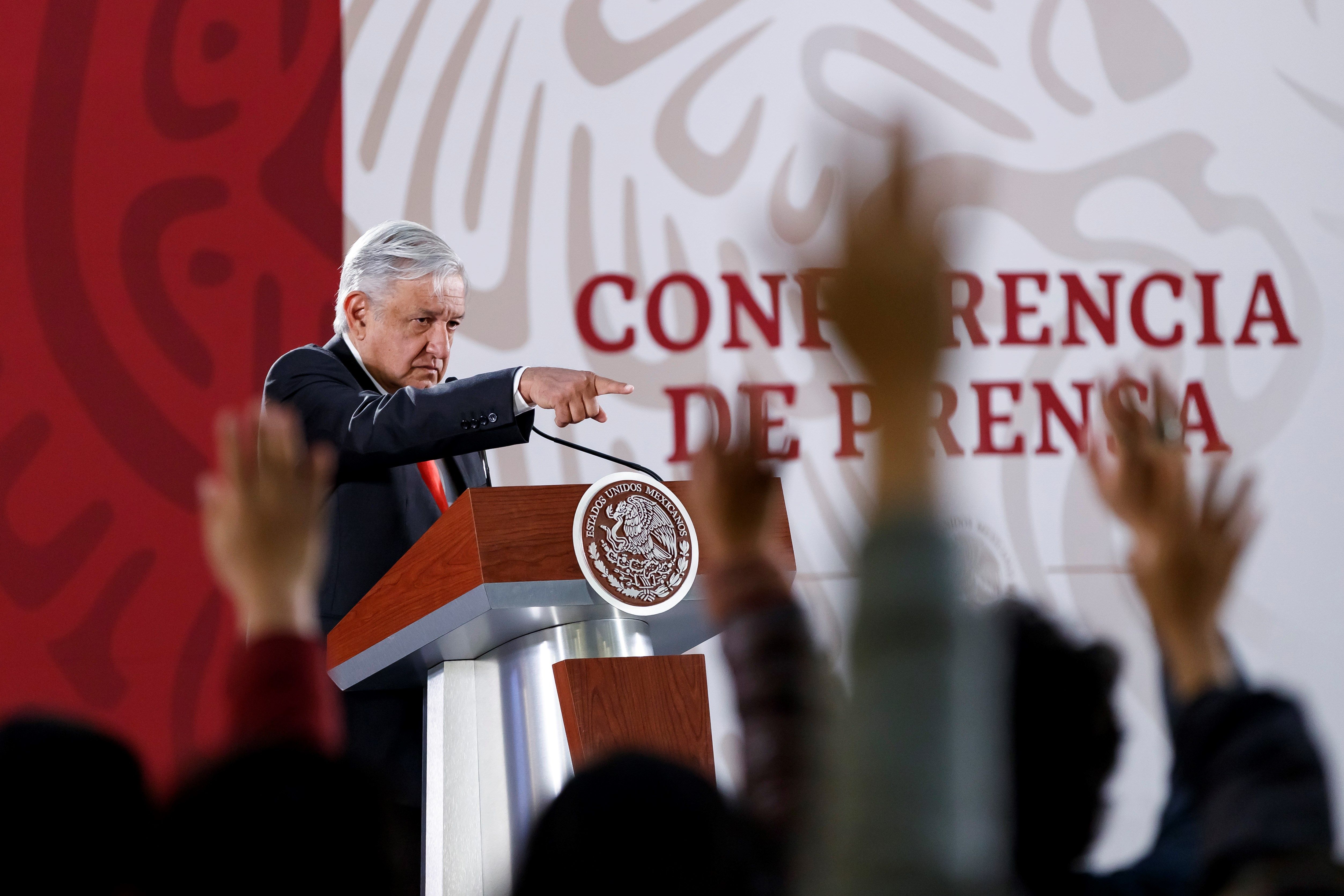  López Obrador niega que se quiera limitar función de calificadoras en México