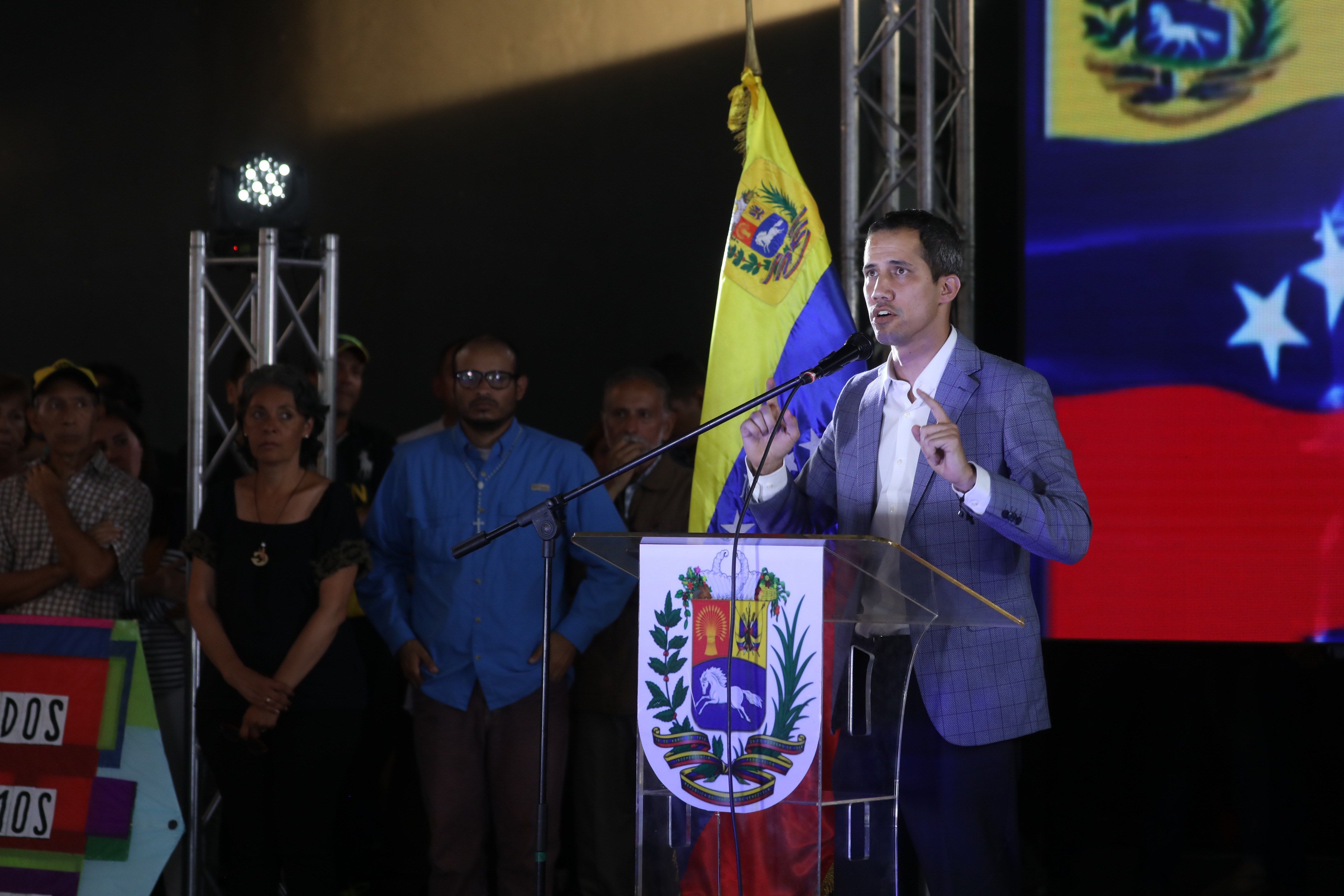  Exiliados instan a Guaidó a que pida “intervención humanitaria” en Venezuela