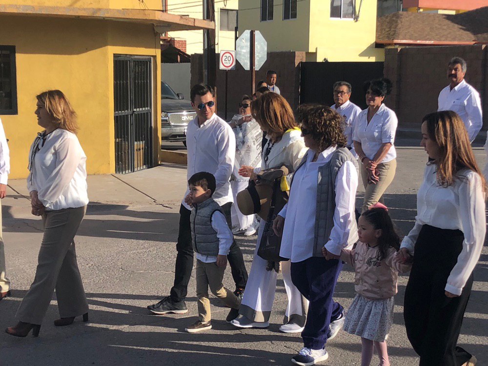  Familiares y amigos marchan en recuerdo de Colosio