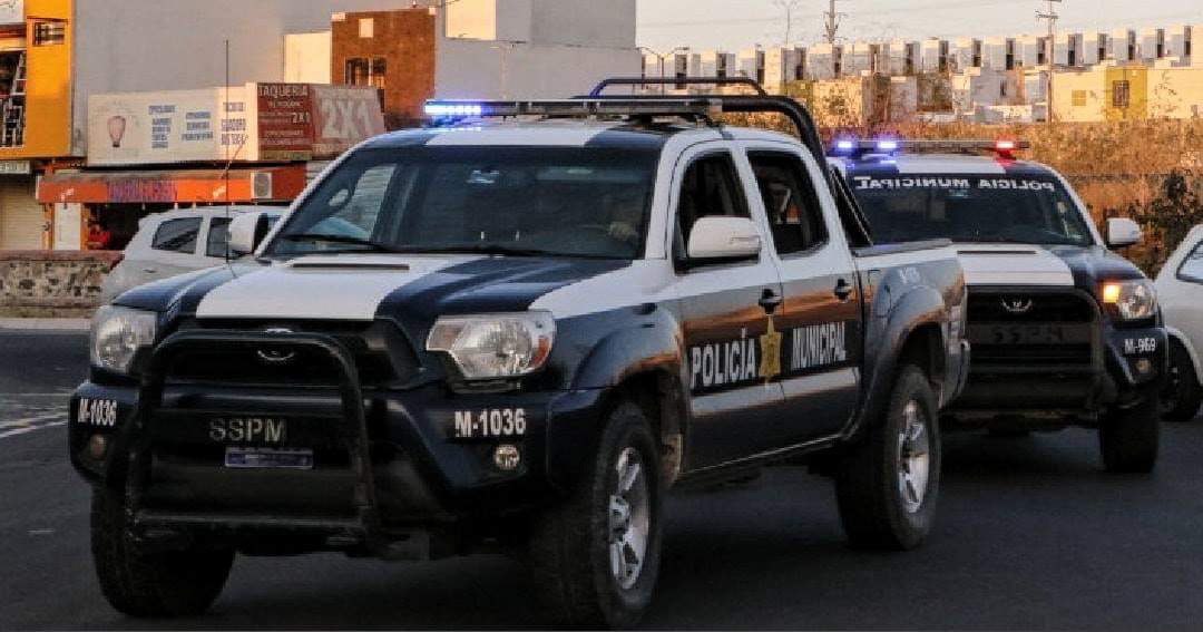  Dan de baja a policía municipal de Querétaro por presunto robo de celular