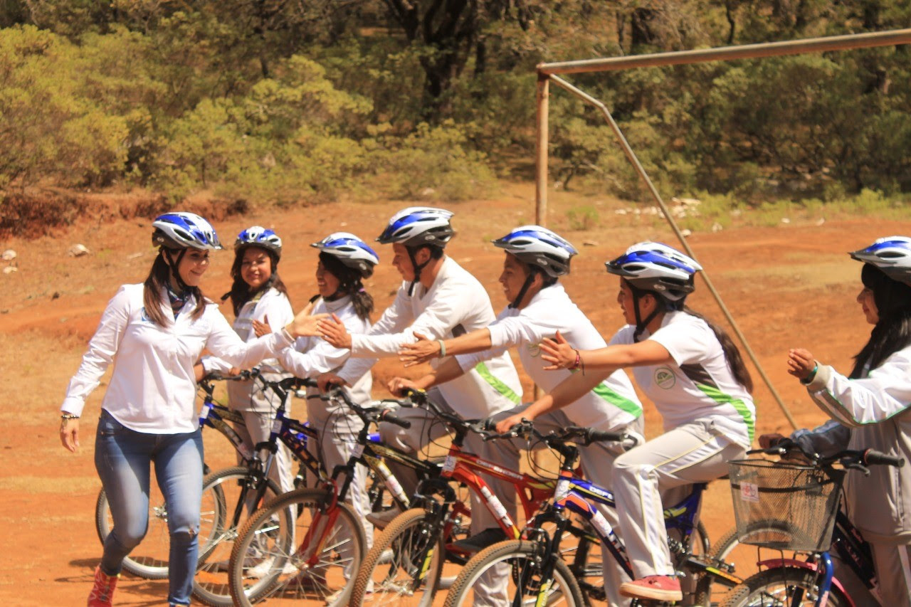  Diputada Sonia Rocha entrega bicicletas en telebachillerato de Cadereyta