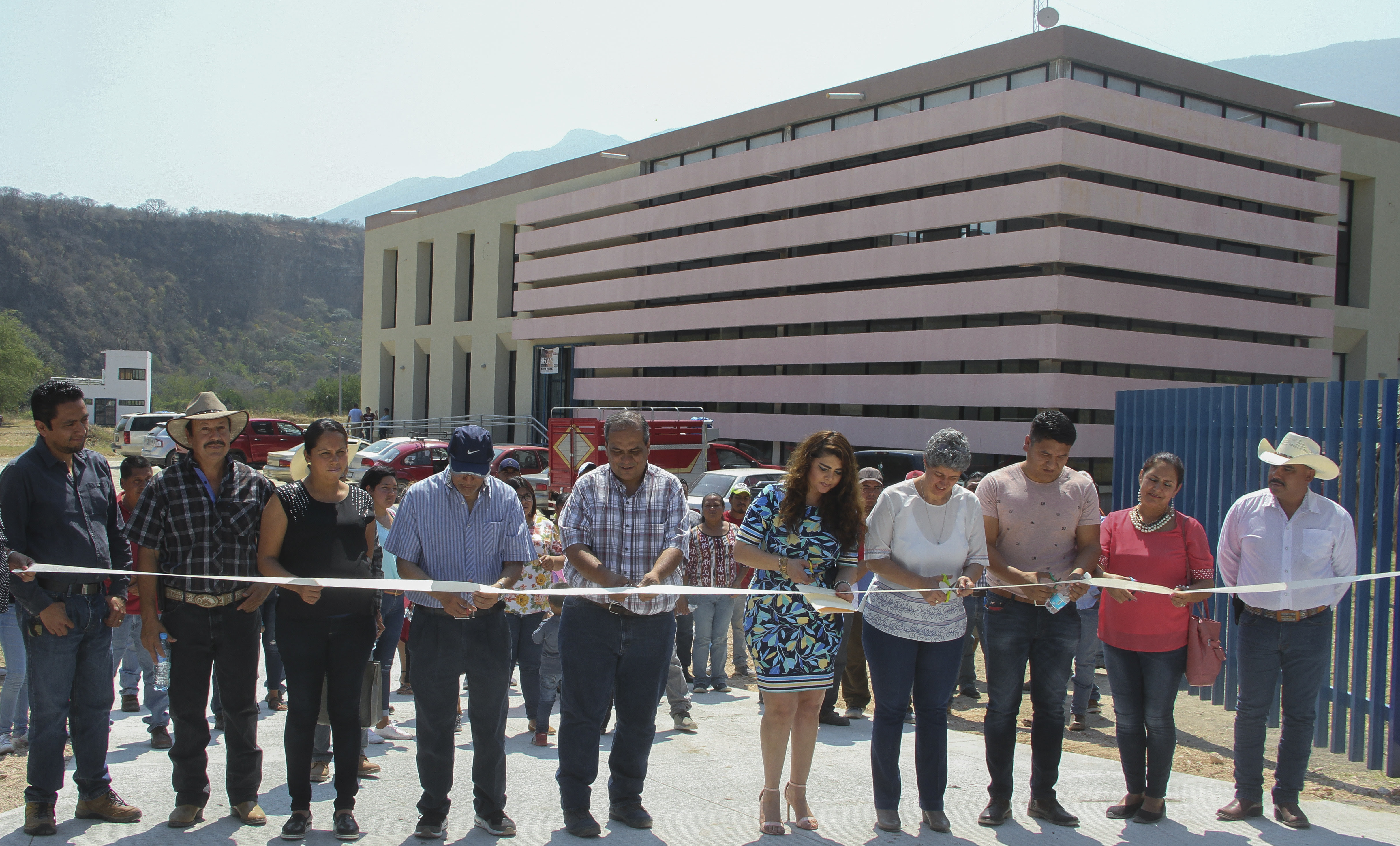  Inauguran obra de pavimentación para acceder al Campus Concá de la UAQ