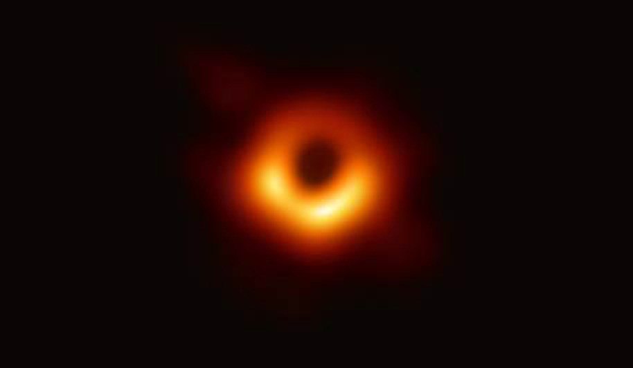  Científicos dan a concoer la primera imagen de un agujero negro