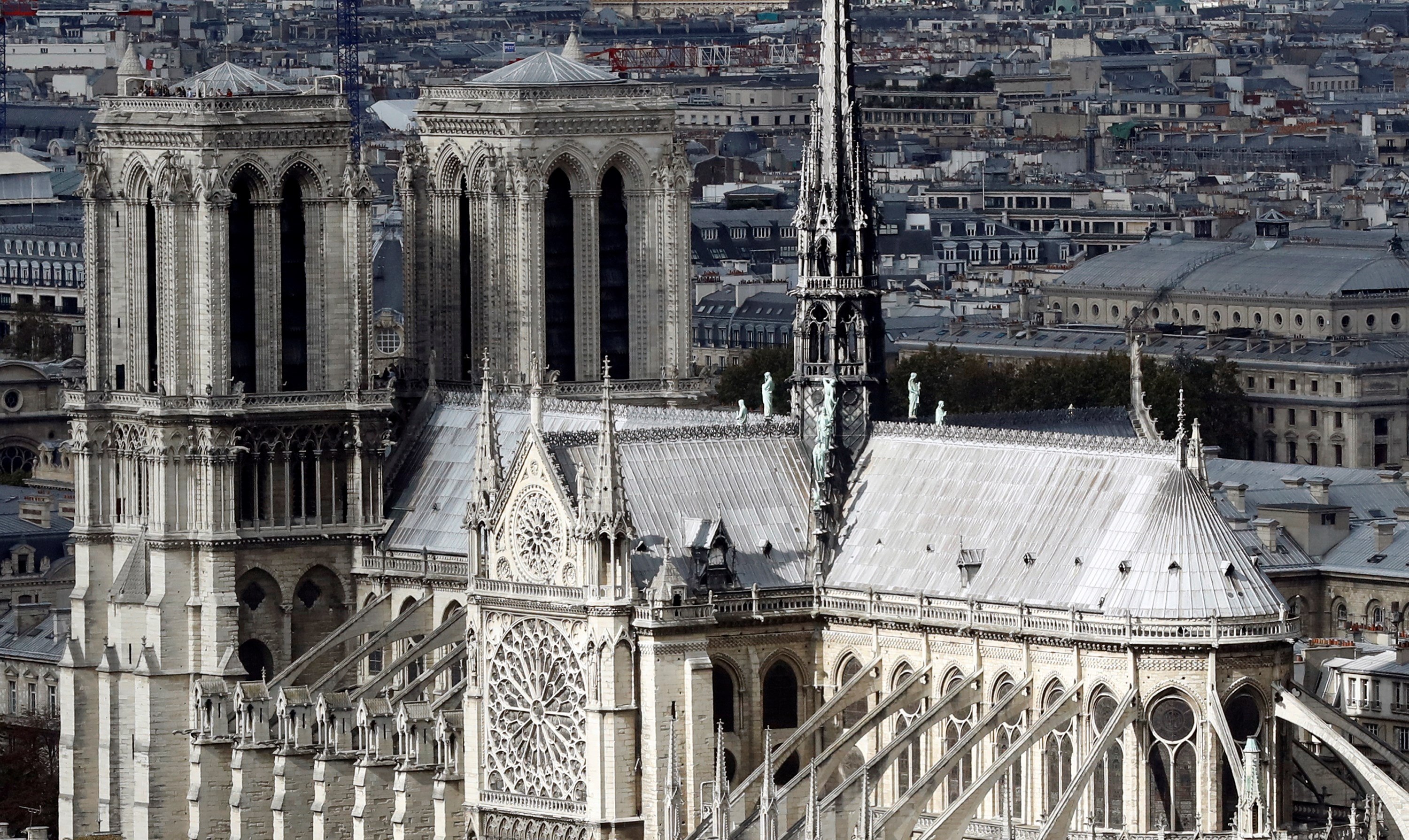  Macron promete reconstruir Notre Dame y dice que se ha evitado lo peor