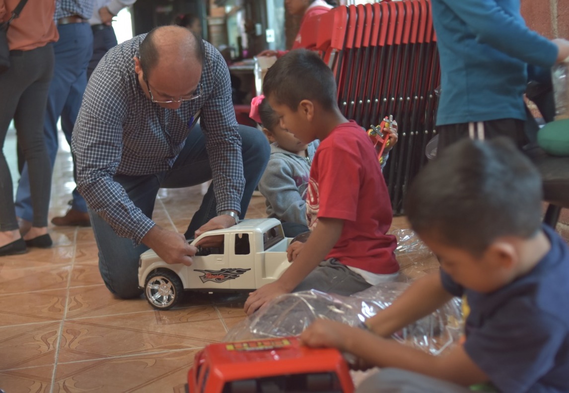  Lanza Canacintra Querétaro colecta de juguetes para el Día del Niño