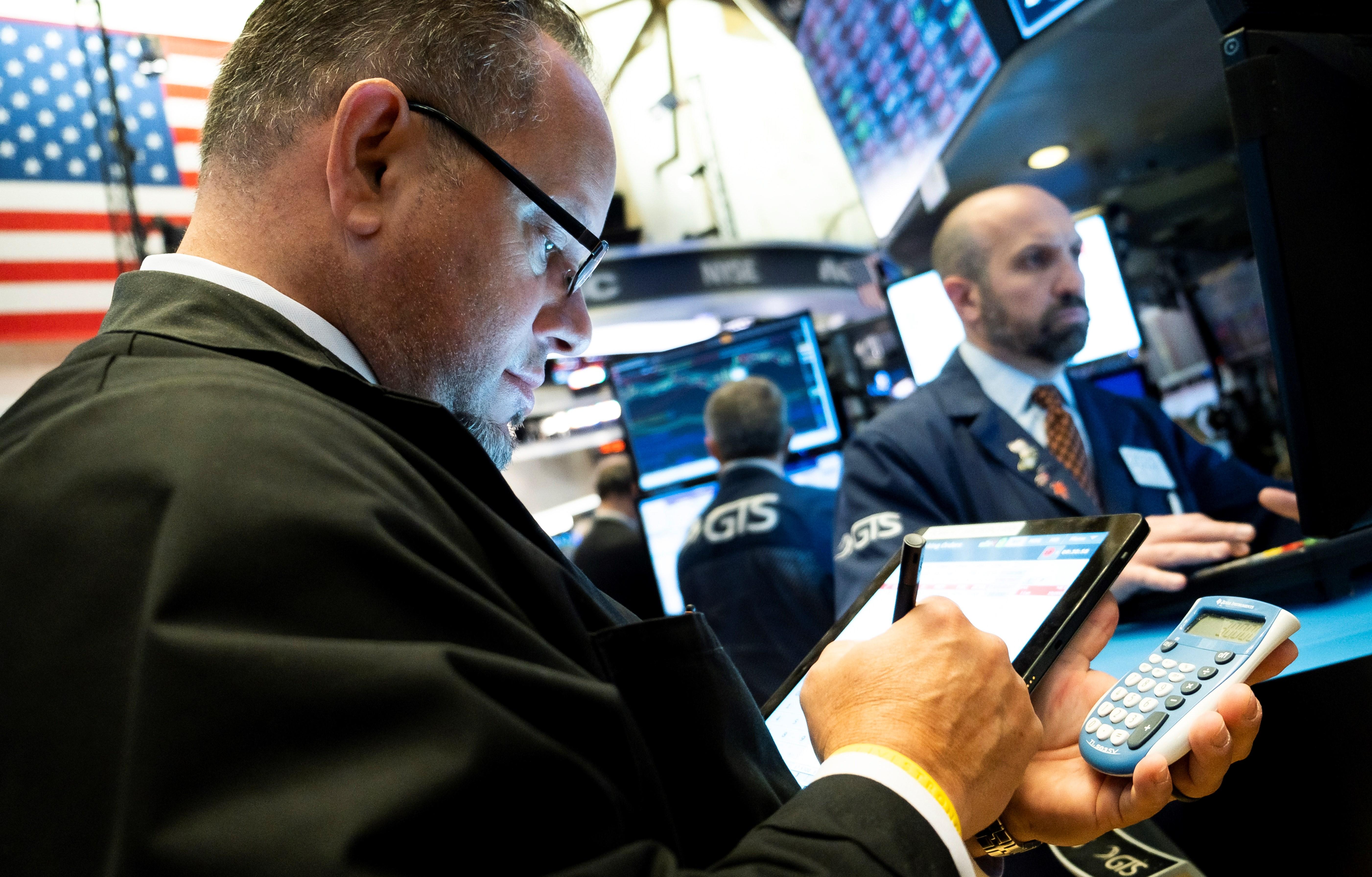  Wall Street abre en rojo y Dow Jones baja un 0.43 % tras la crisis de Huawei