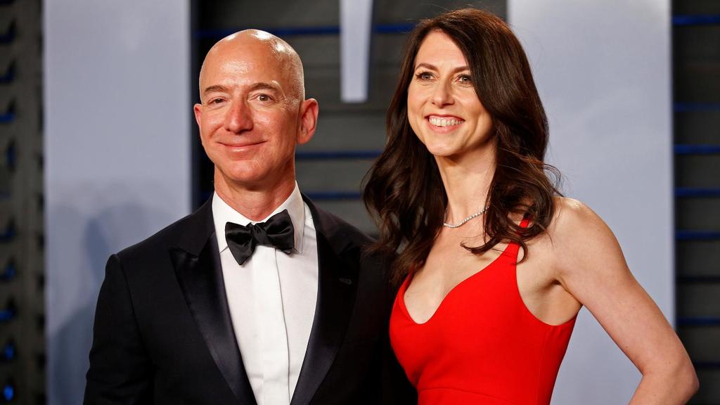  MacKenzie Bezos, exesposa del dueño de Amazon, donará la mitad de su fortuna