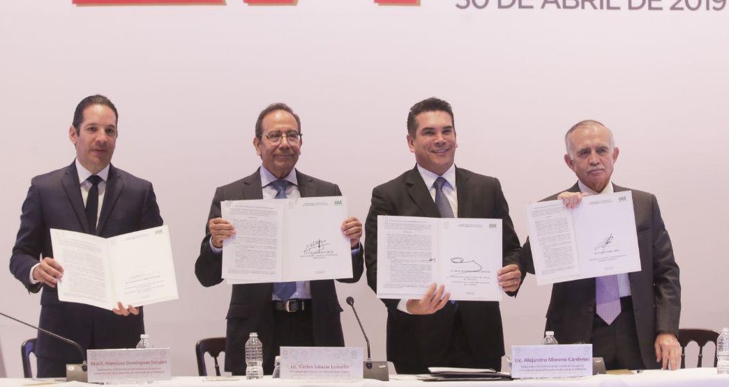  Firma Pancho Domínguez acuerdo para el Fortalecimiento de la Paz Laboral