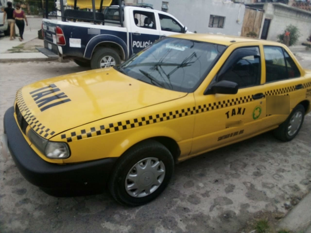  Policías de El Marqués recuperan dos taxis robados