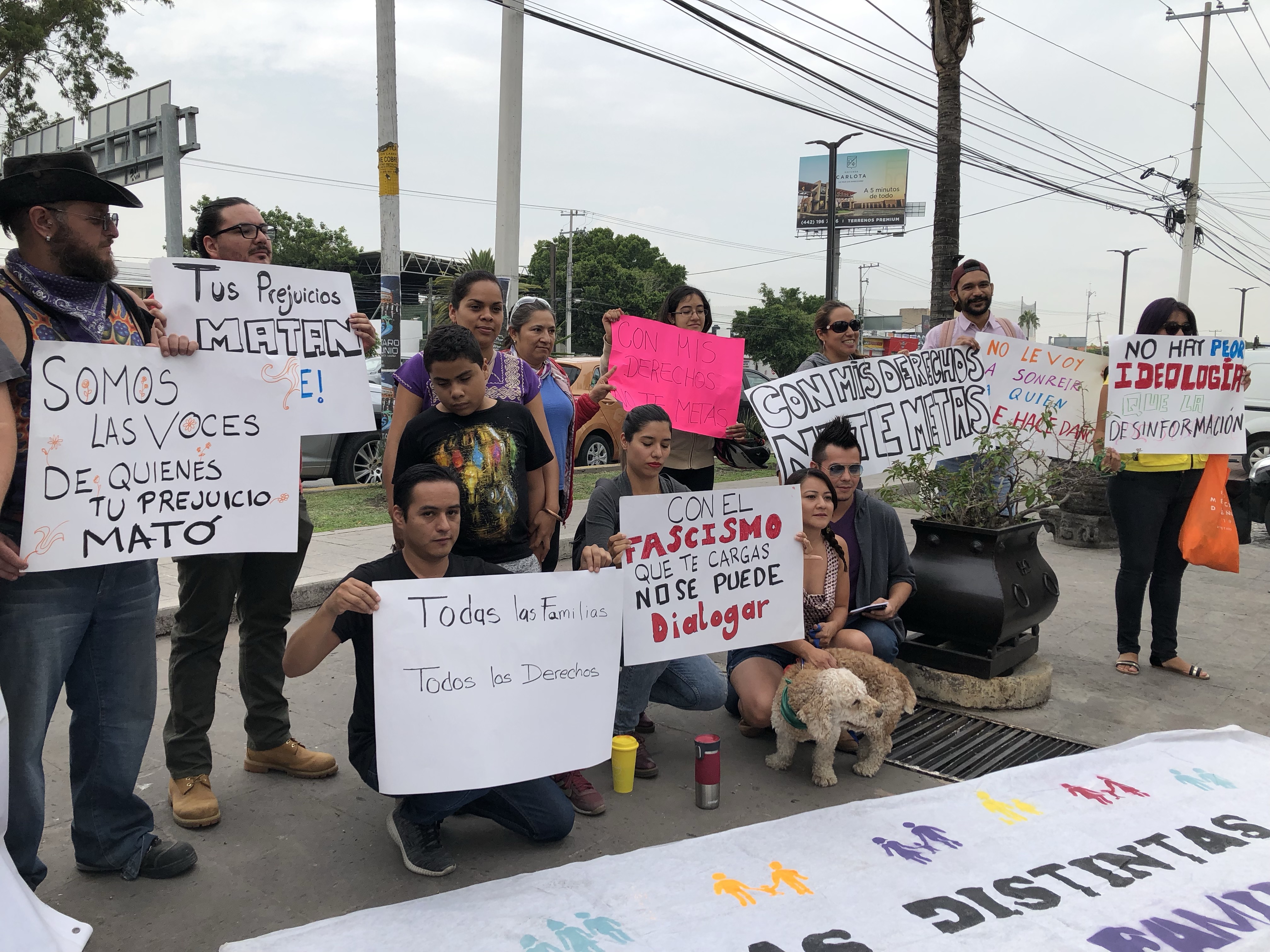  Protestan en Querétaro contra Agustín Laje por promover homofobia, transfobia y misoginia
