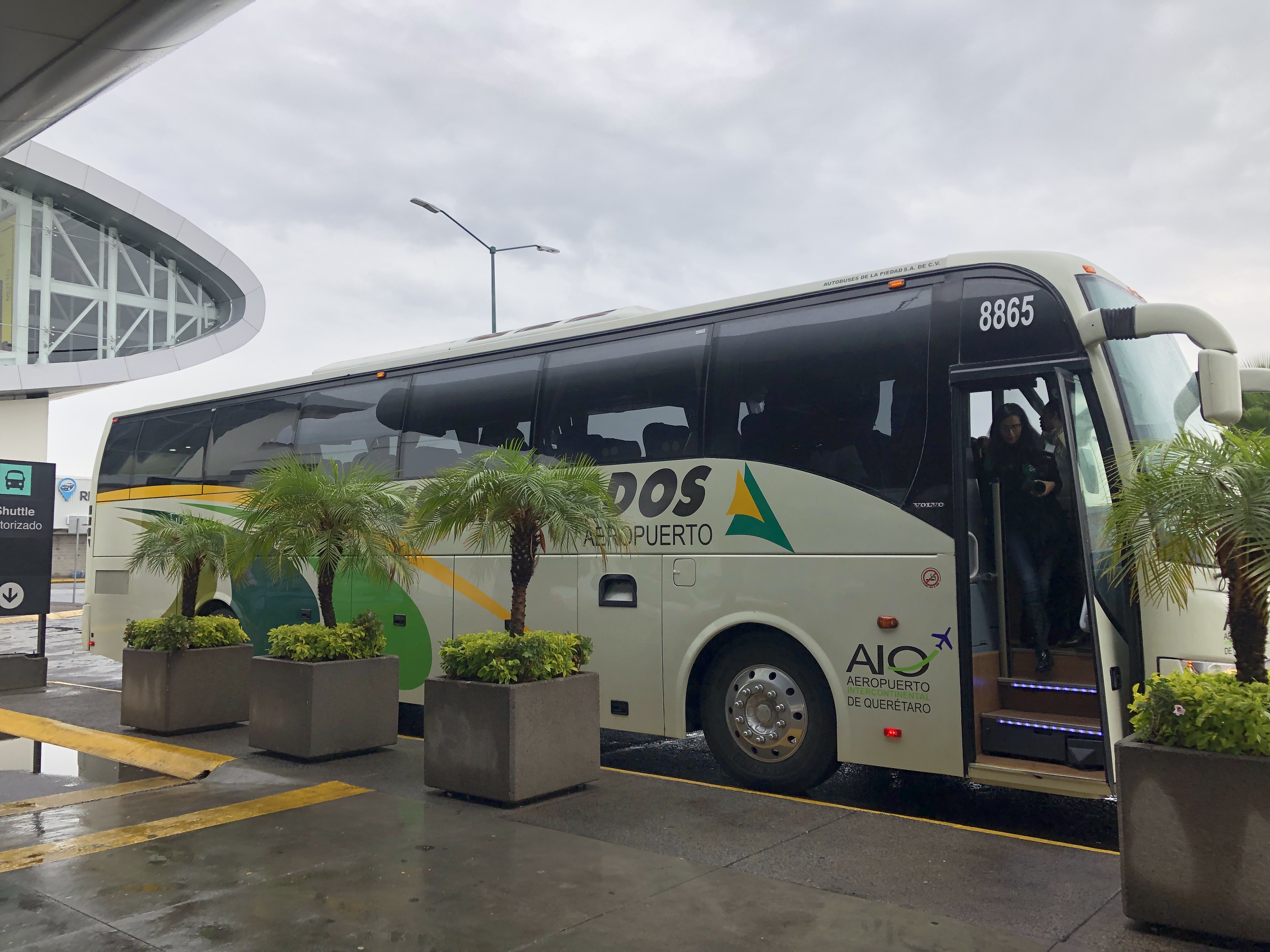  Inaugura Sedesu terminal de autobuses del AIQ