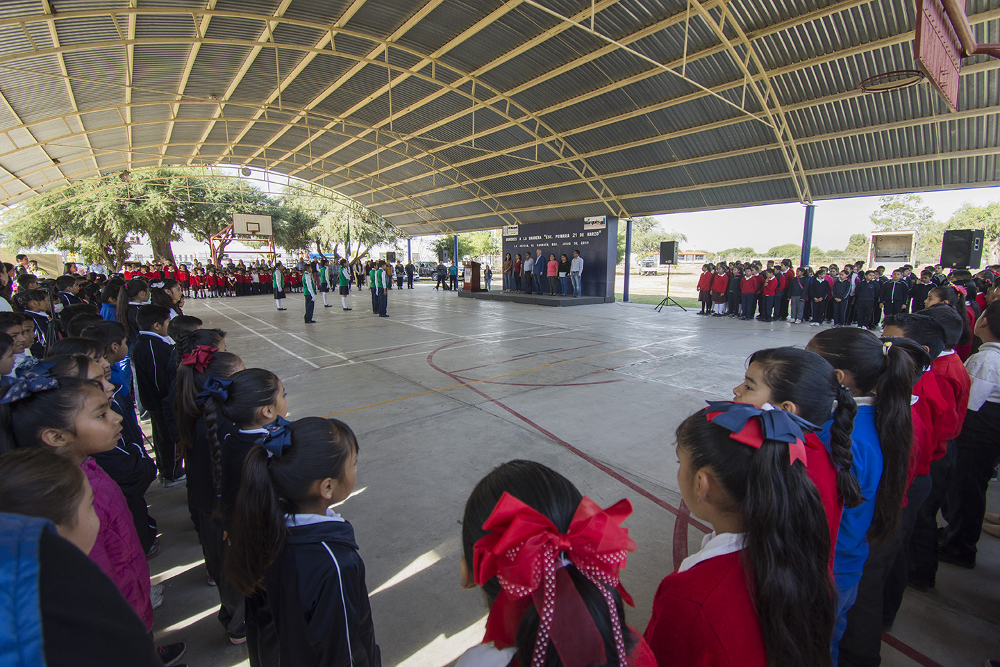  En primaria de La Griega, alcalde de El Marqués refrenda compromiso con la educación