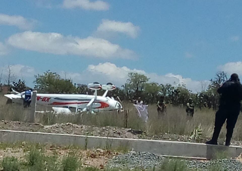  Avioneta aterriza de emergencia en El Marqués