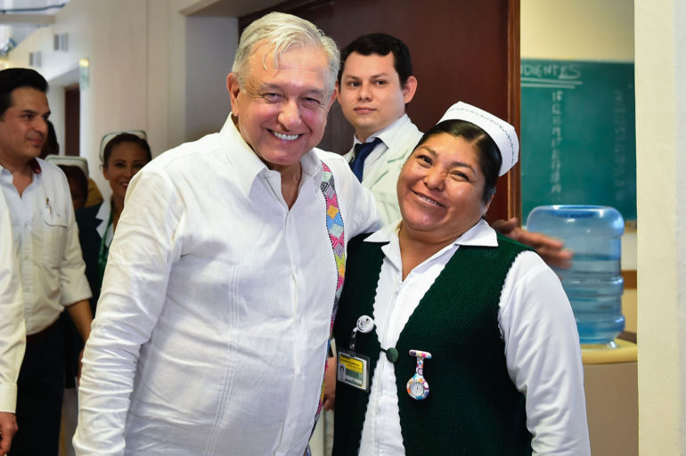  López Obrador continúa su recorrido por hospitales de Chiapas