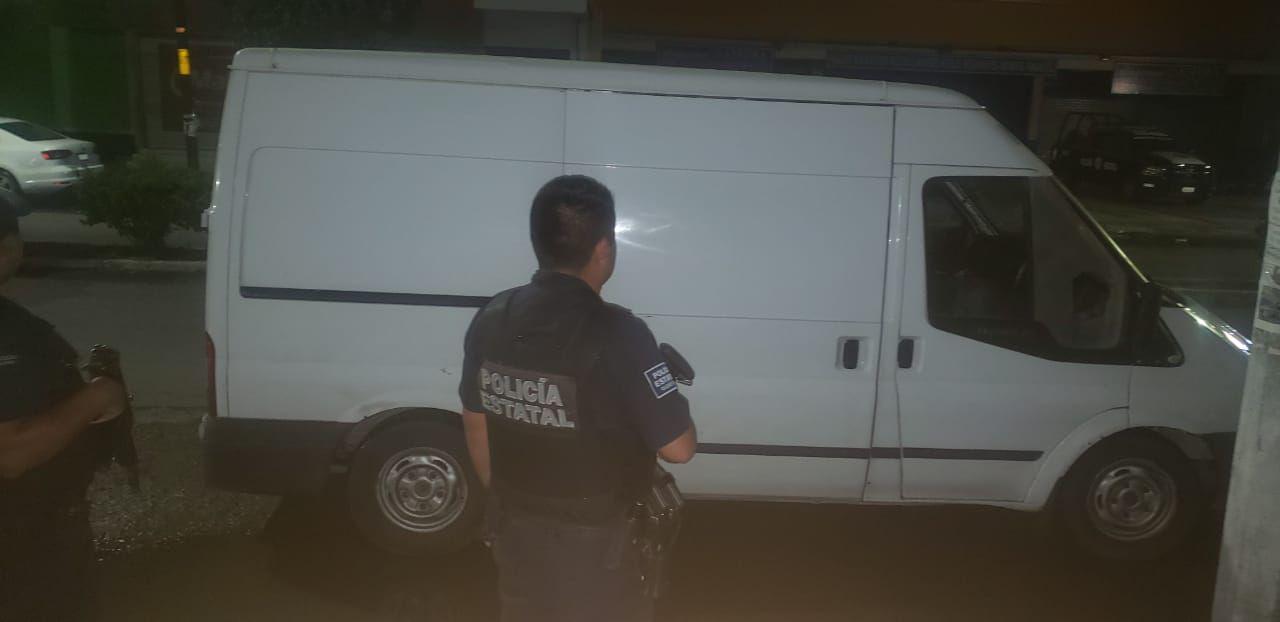  Hacinados, viajaban 30 migrantes en camioneta; el chofer ya fue detenido