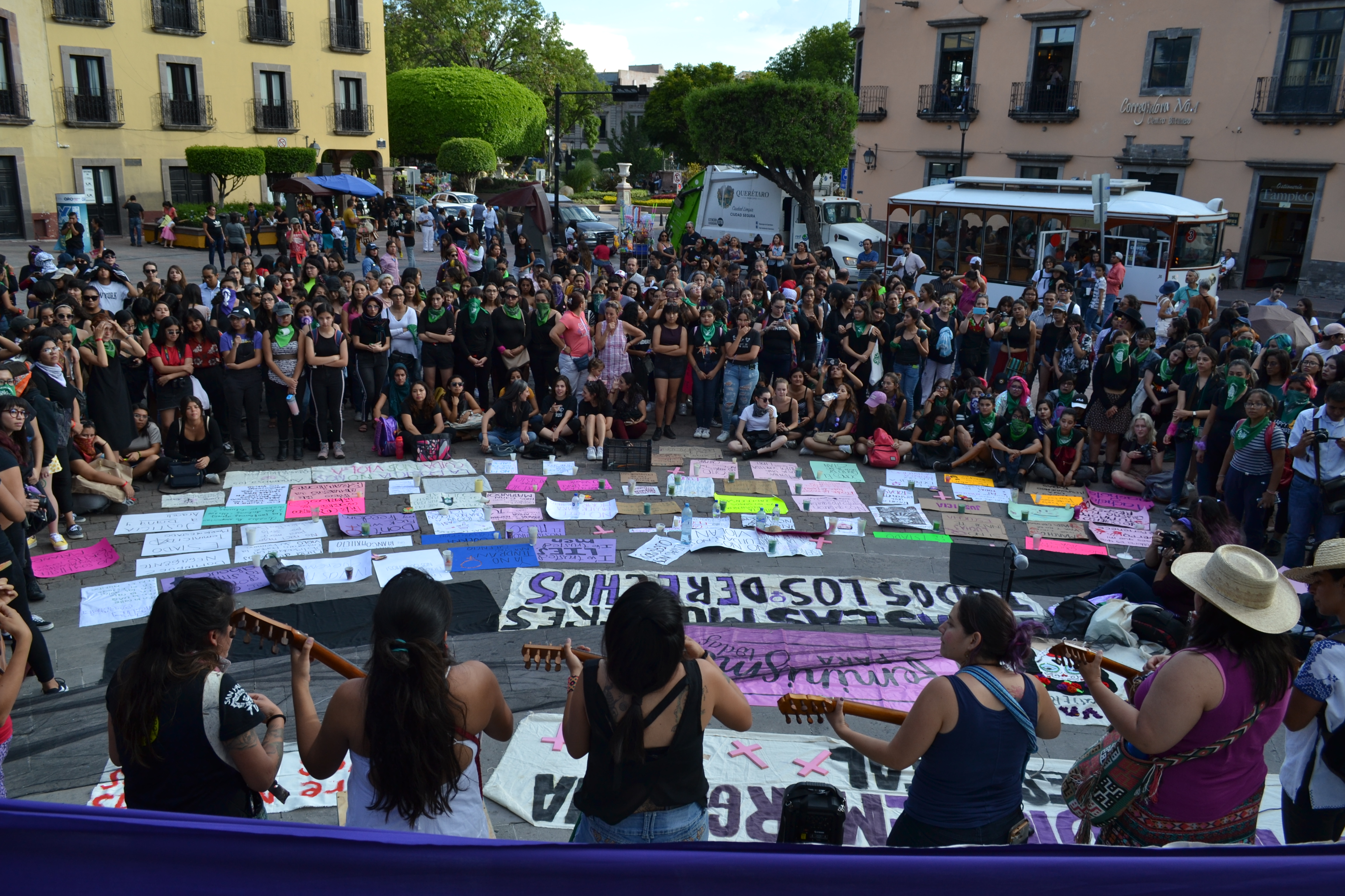 ¡Ya basta! Así protestaron el viernes cientos de mujeres queretanas (fotos)