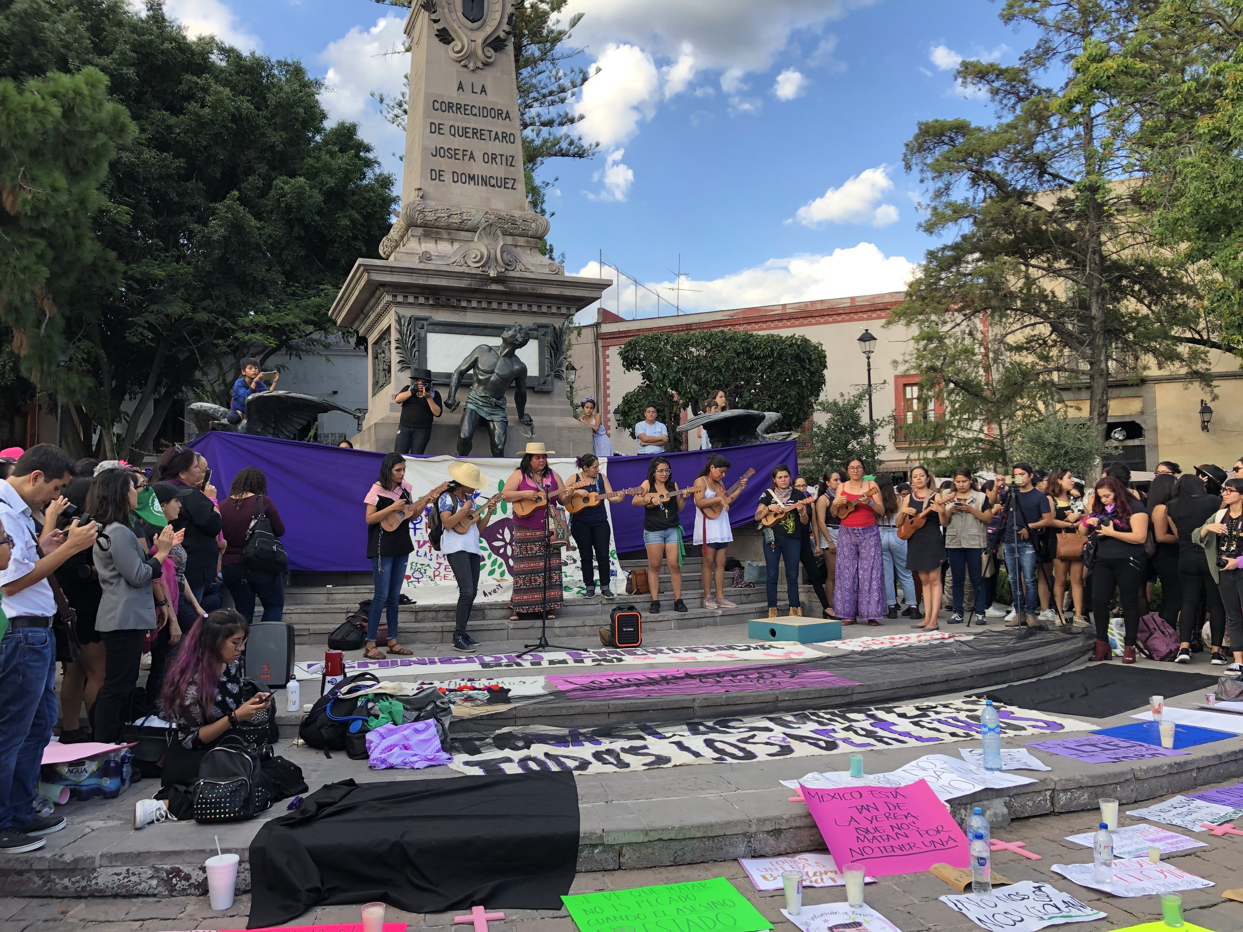  Mujeres queretanas se unen a protesta nacional “No nos cuidan, nos violan”