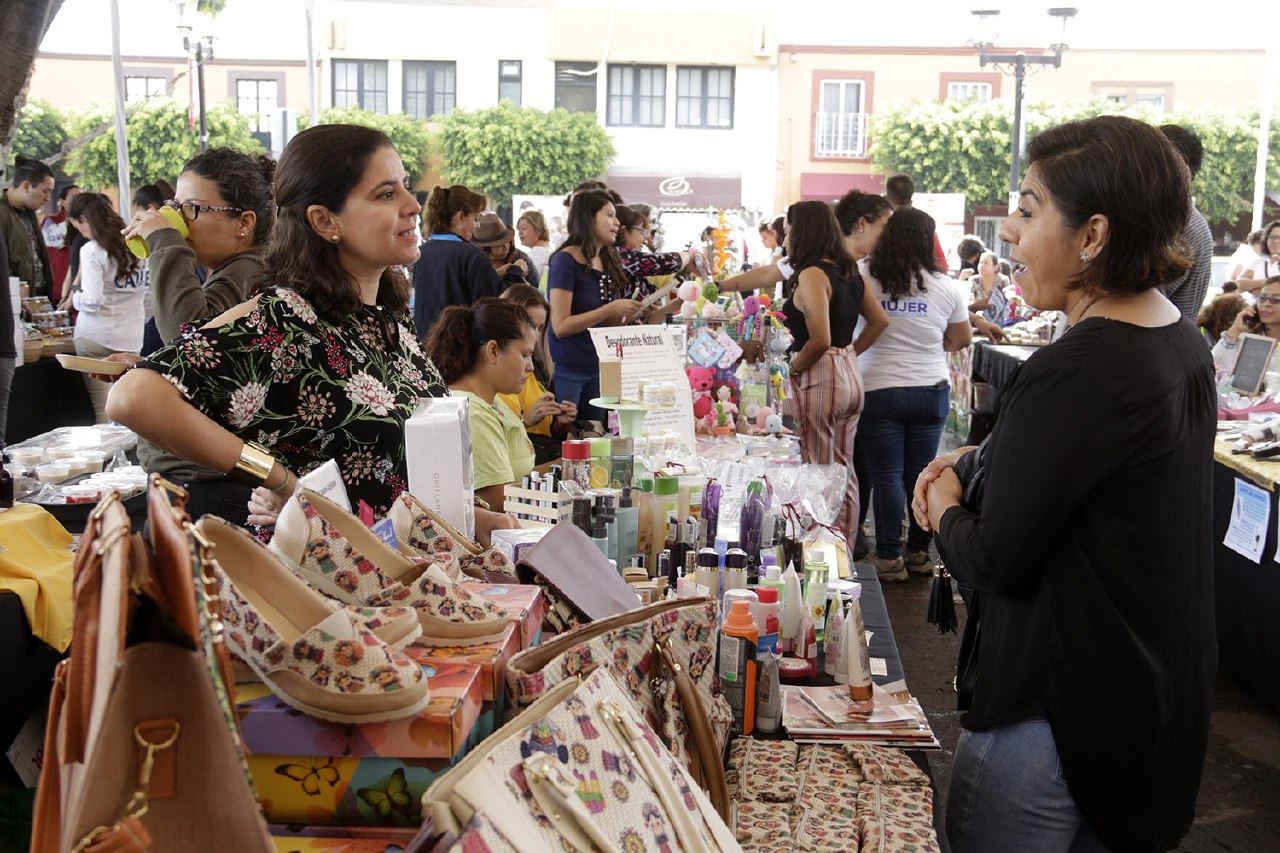  Feria de la Mujer Emprendedora congrega a 70 expositoras en Corregidora