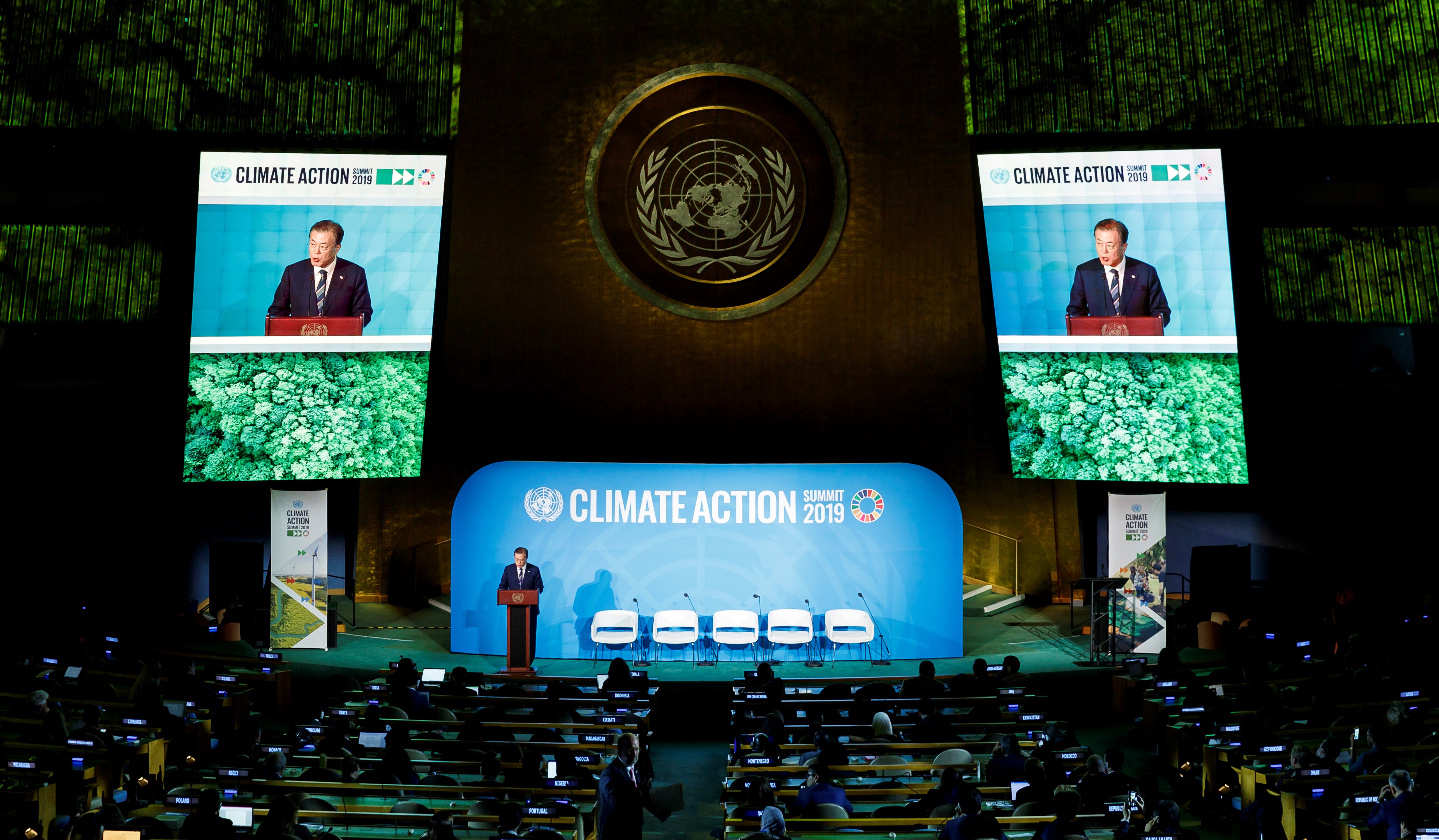  Trump aparece fugazmente por la cumbre del clima de la ONU