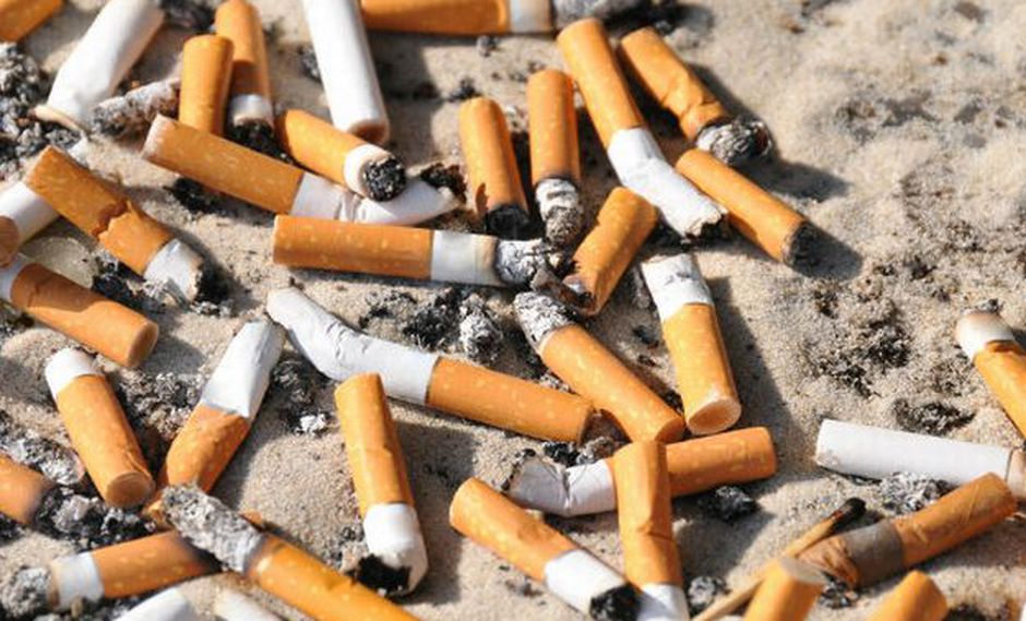 Colillas de cigarro son más contaminantes que los popotes, asegura investigador