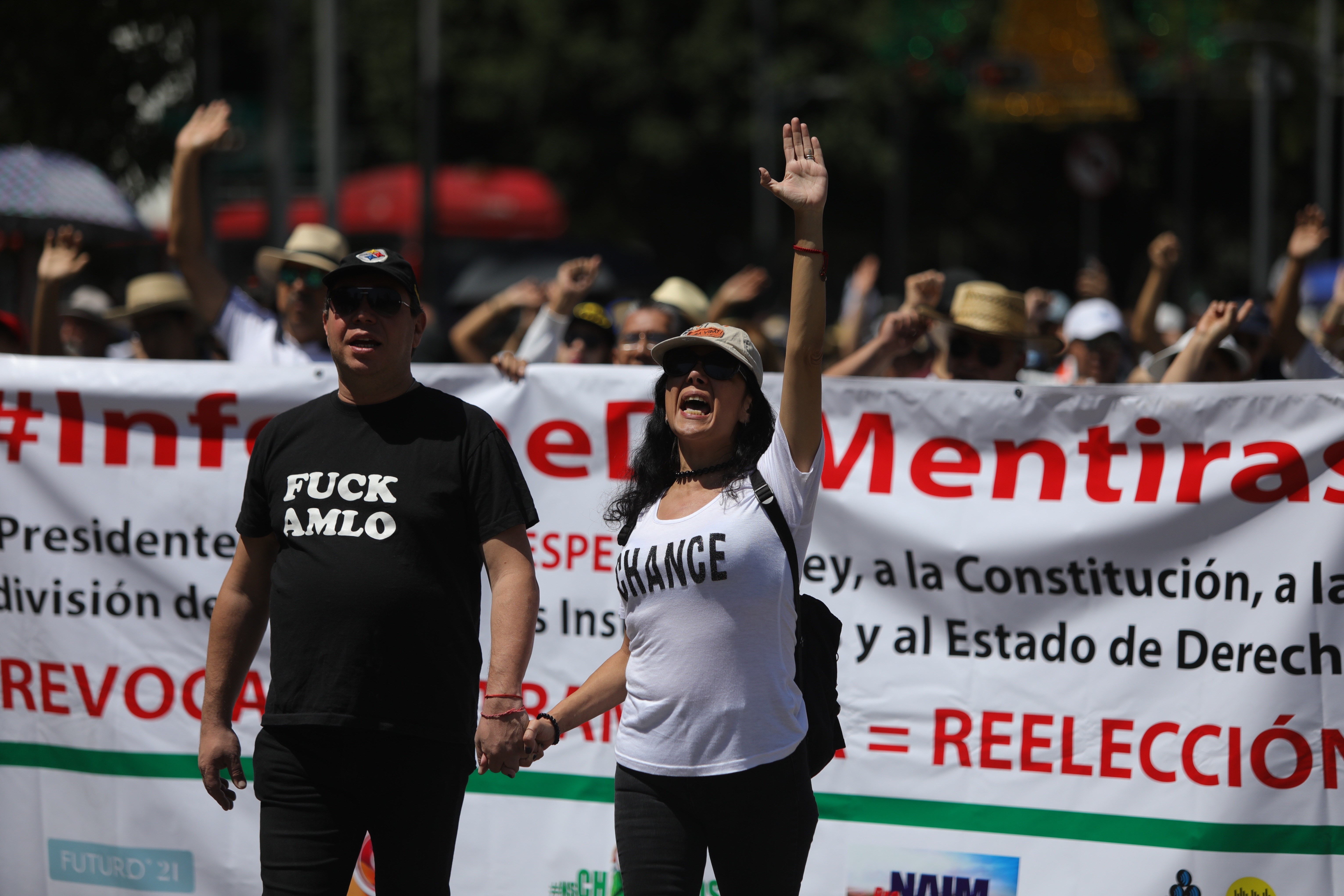 Ciudadanos marchan contra López Obrador durante informe de Gobierno