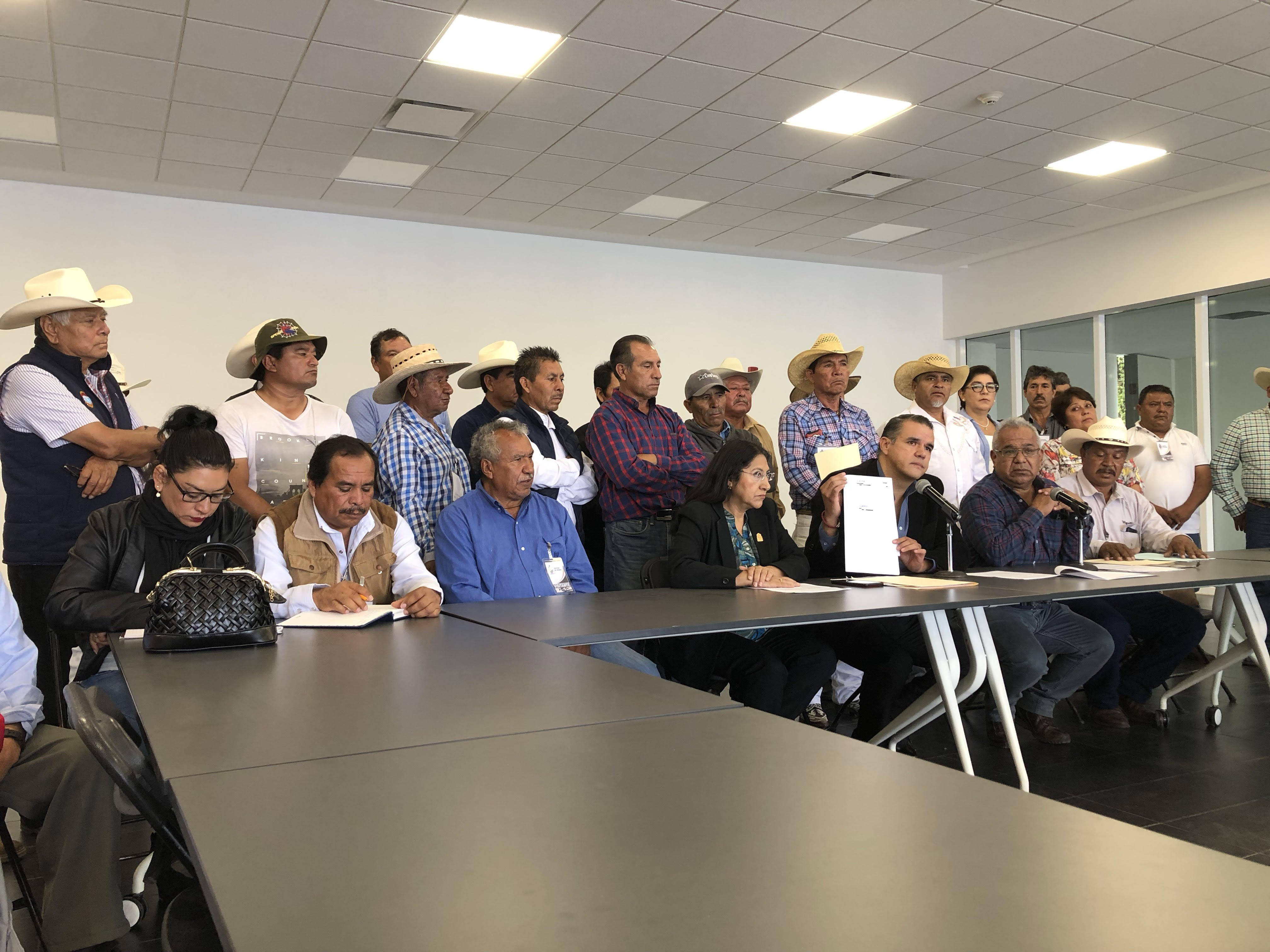  Diputados por Morena reciben a ejidatarios de Peña Colorada