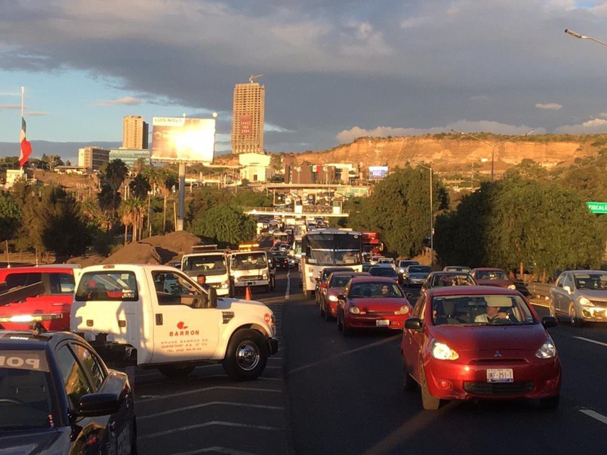  Accidente en Carretera 57 genera caos vehicular en dirección a Celaya