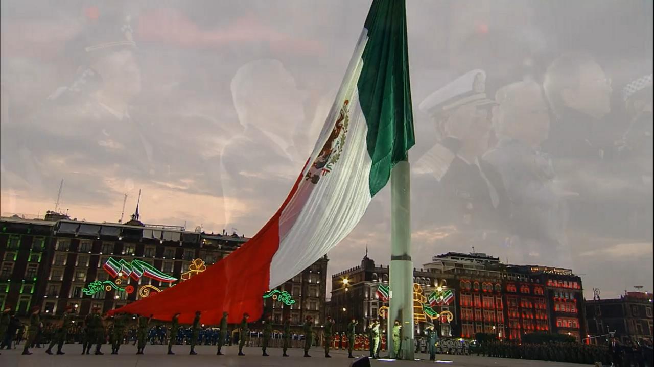  López Obrador iza bandera a media asta por víctimas de sismos