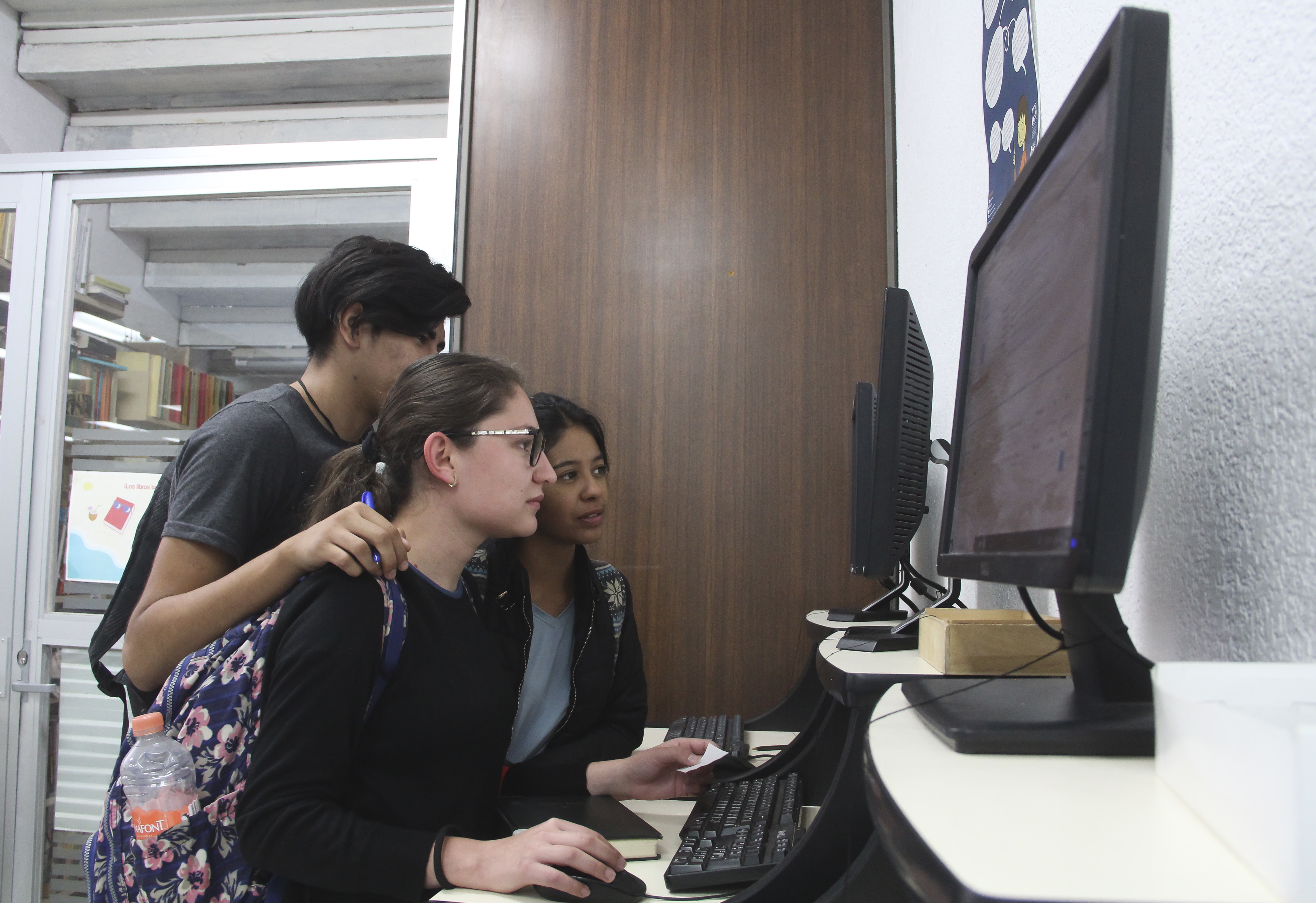  Estudiantes de la UAQ podrán entregar sus tesis por internet