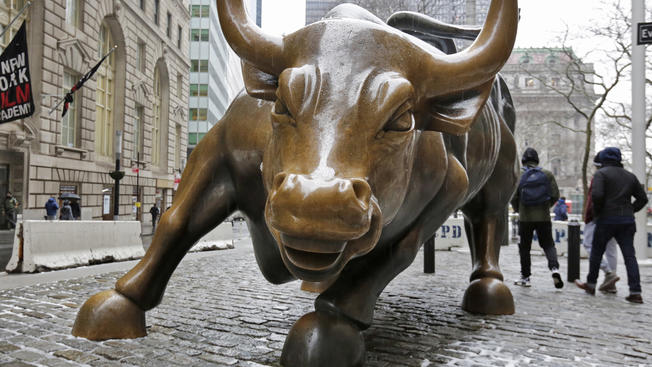  Detenido un hombre por dañar a golpes el toro de Wall Street