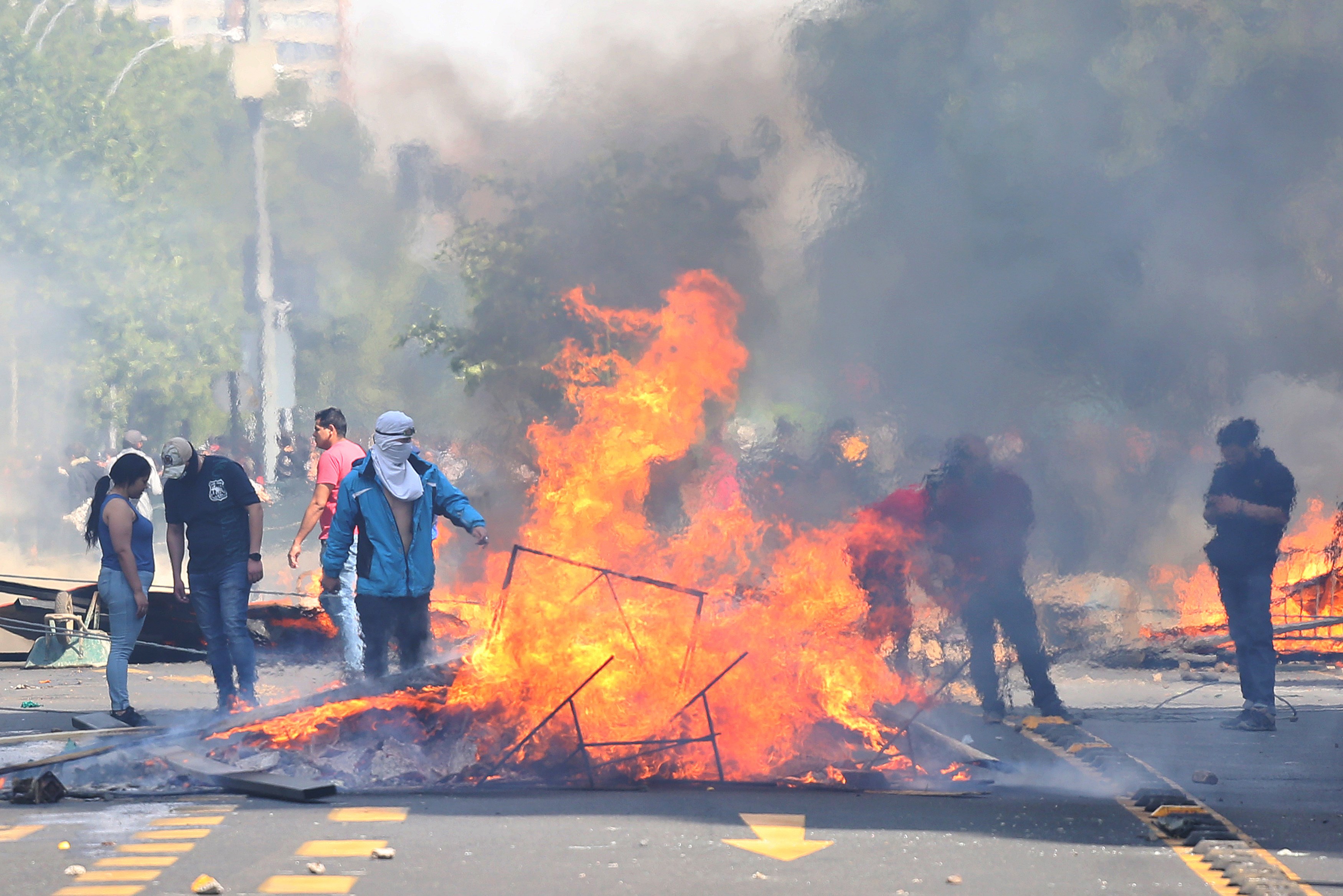  Incendio de un supermercado deja tres muertos durante disturbios en Santiago de Chile