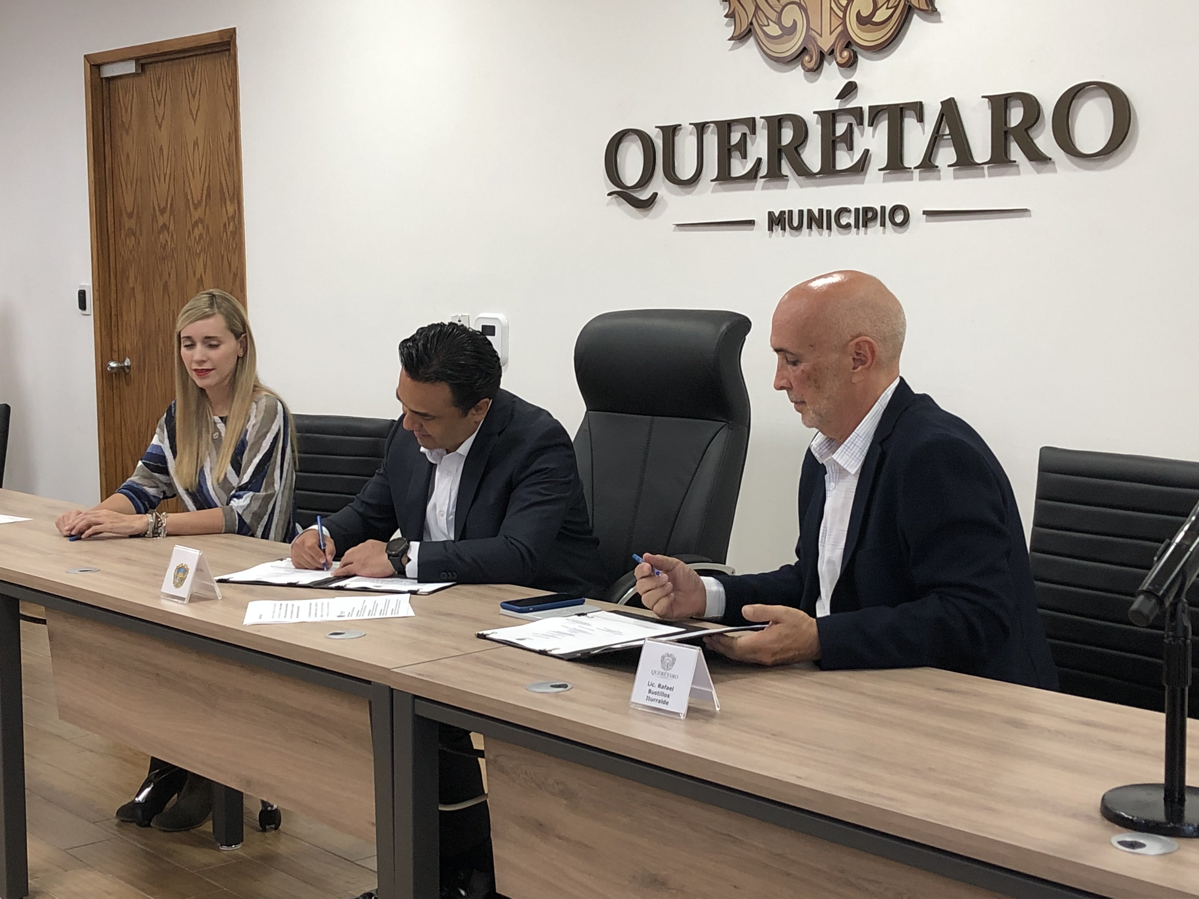  Municipio de Querétaro y CIRT firman convenio para “cambiar cirugías por sonrisas”