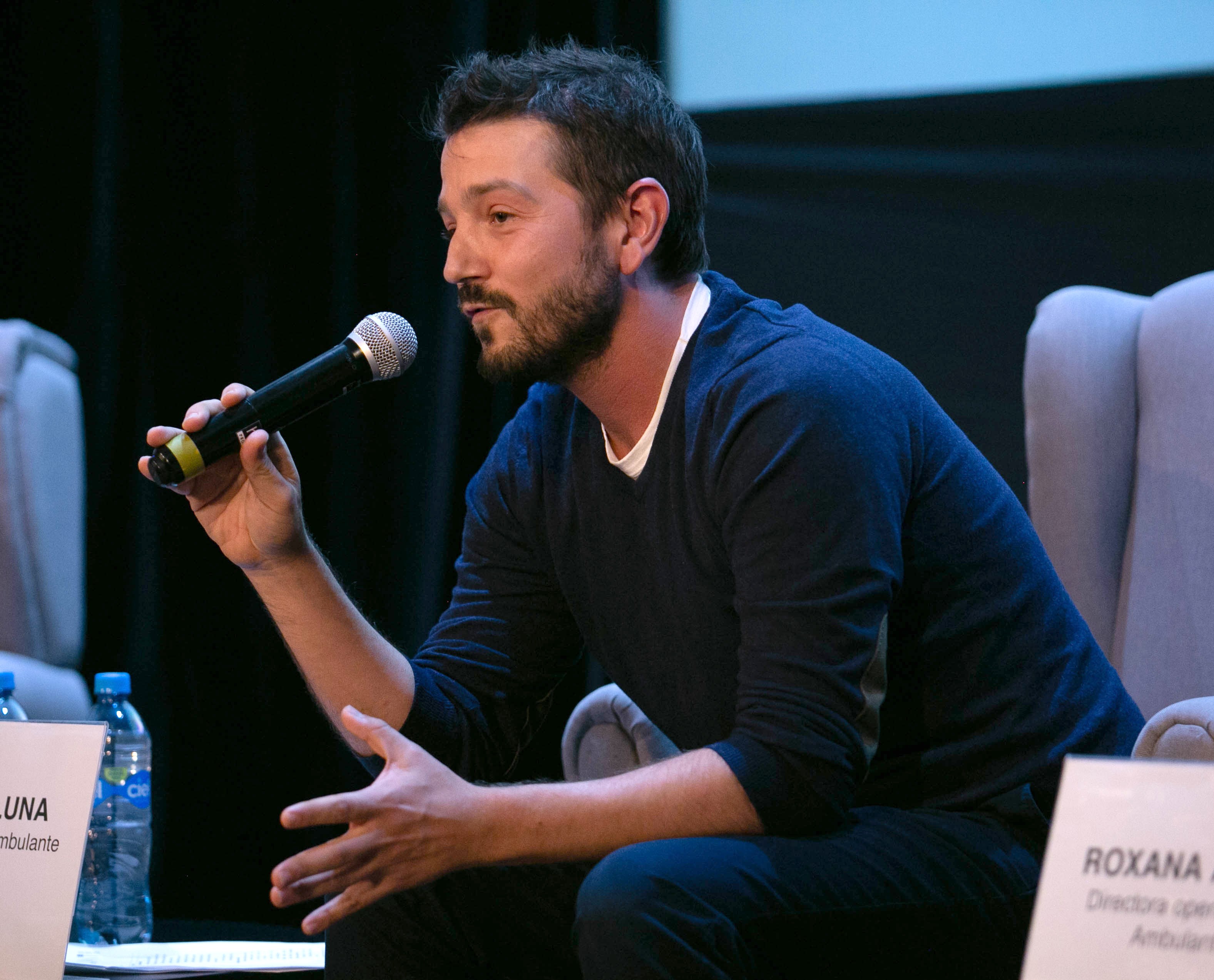  Diego Luna muestra su apoyo a Culiacán por ola de violencia