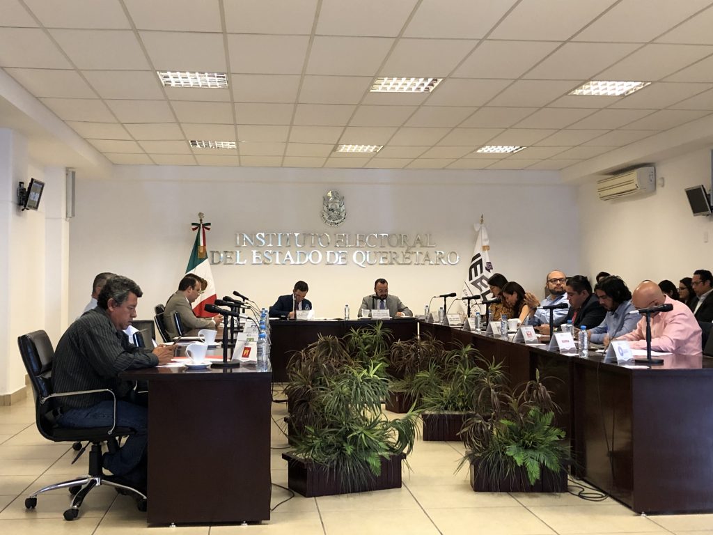  Ratifica TEEQ resolución del IEEQ por promoción personalizada de Elsa Méndez