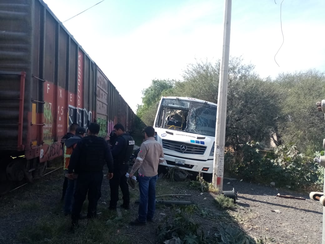  Otro ‘trenazo’: ahora contra unidad de transporte de personal en El Marqués