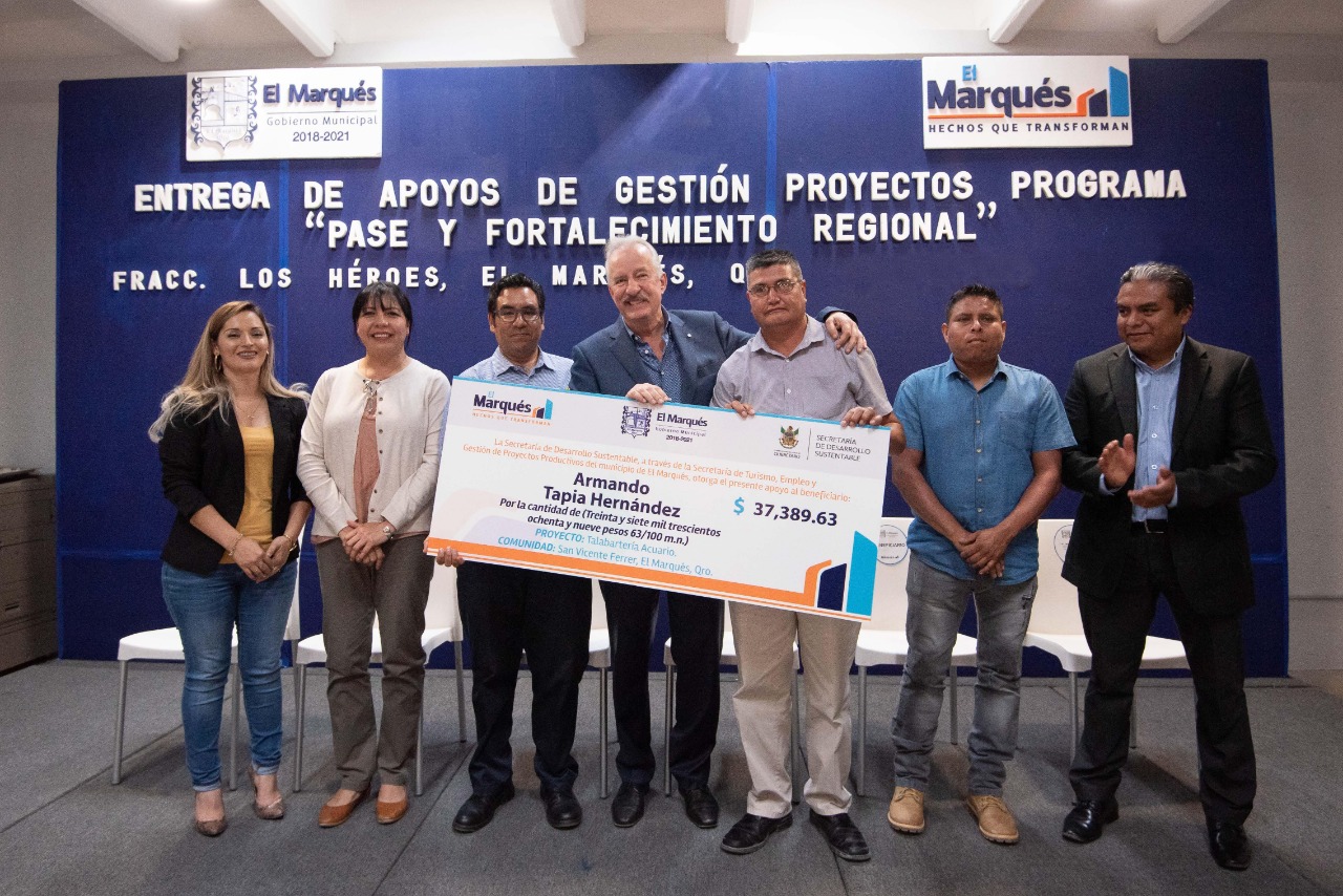  Entregan apoyos de 20 mil a 40 mil pesos a comerciantes en El Marqués