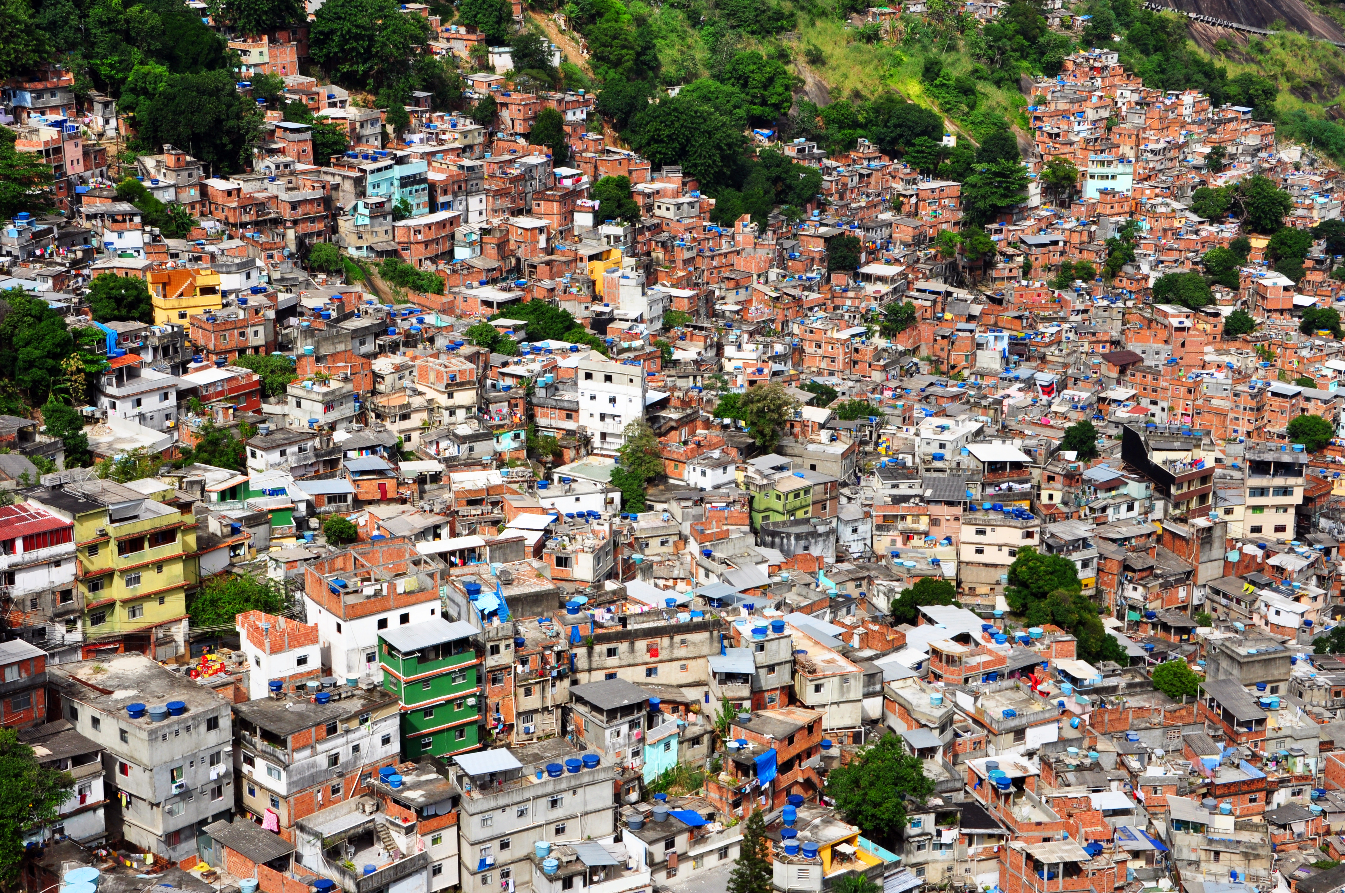  Estampida por operativo policial deja 8 muertos en fiesta de favela brasileña
