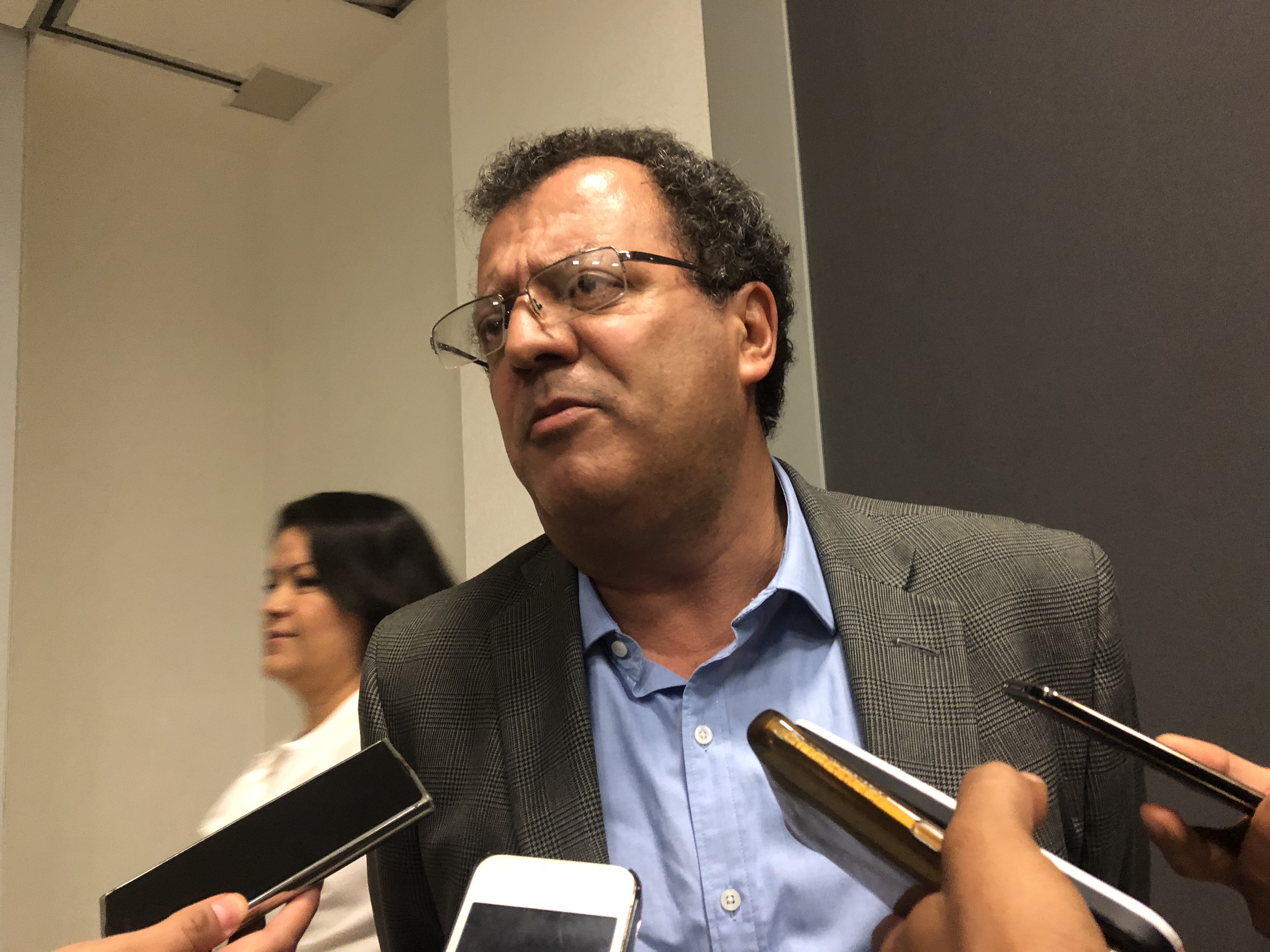  Disputa interna en el SUPAUAQ por el control sindical señala a Gilberto Herrera