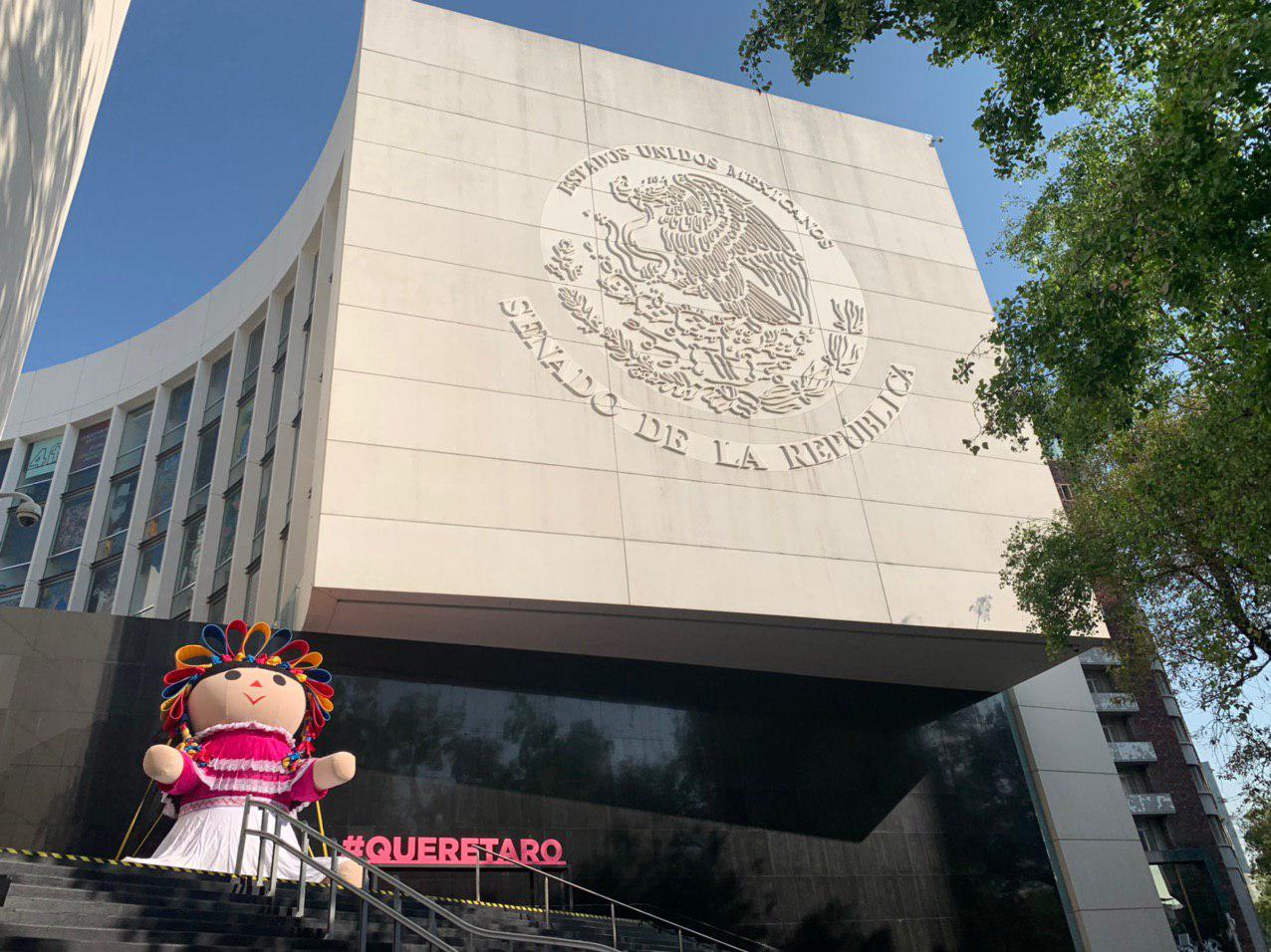  Lele engalana el Senado como símbolo de la riqueza cultural de Querétaro