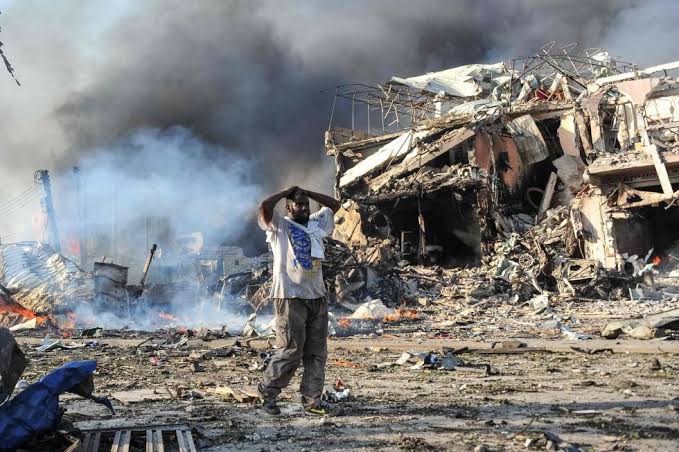  Aumenta a más de 100 los muertos en Somalia por atentado