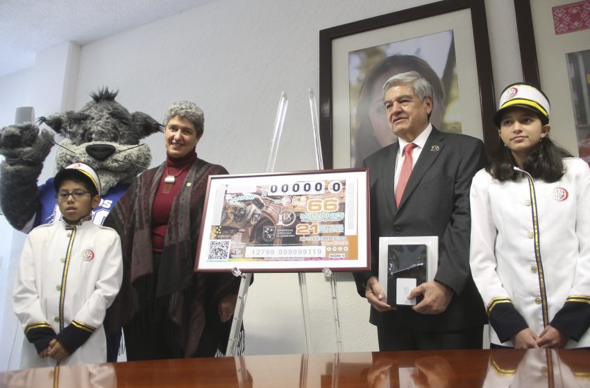  Presentan boleto de lotería para conmemorar el 60º Aniversario de la autonomía UAQ