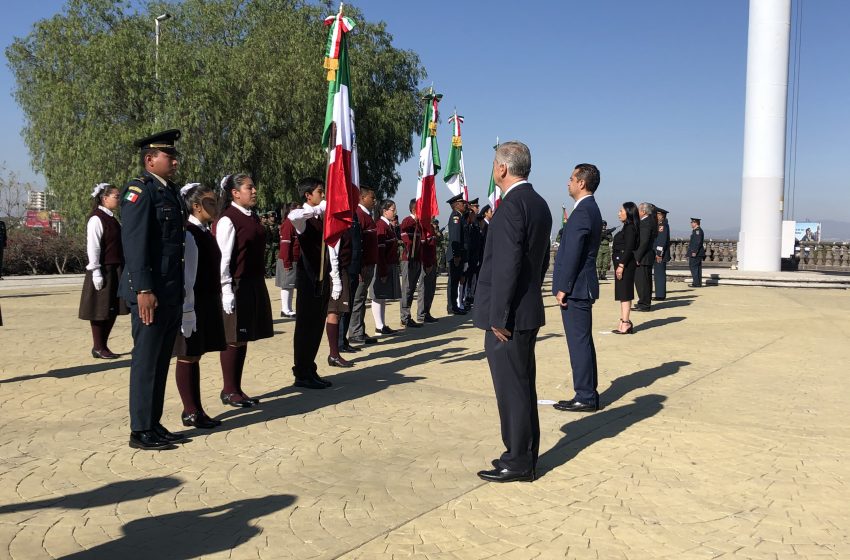  Autoridades celebran en Querétaro el Día de la Bandera