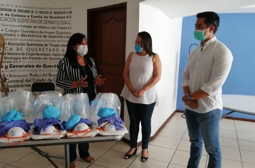 Colegio Médico de Querétaro entregó kits de protección sanitaria a personal del IMSS