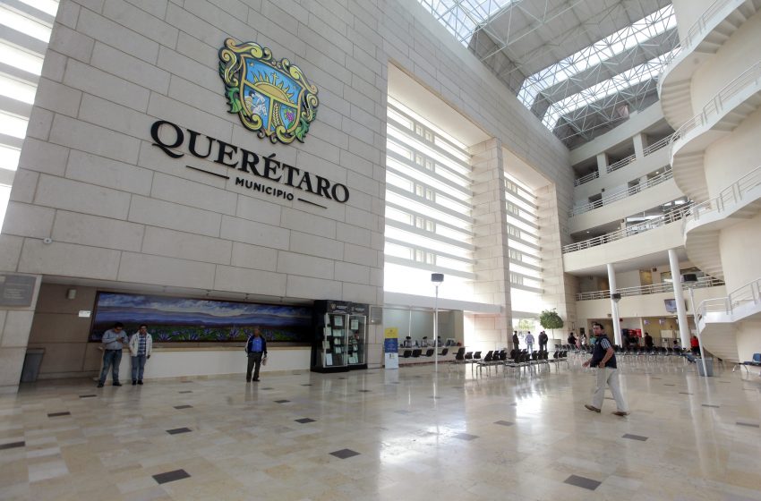  Municipio de Querétaro entrega preseas a queretanos y queretanas que han destacado