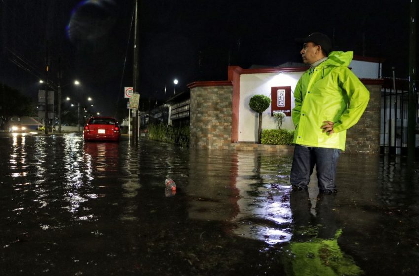  Lluvia de ayer causó problemas a la circulación en Corregidora