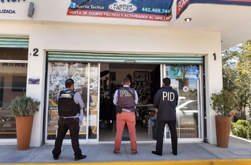  Detienen a dos personas por vender insignias y uniformes policíacos “piratas”